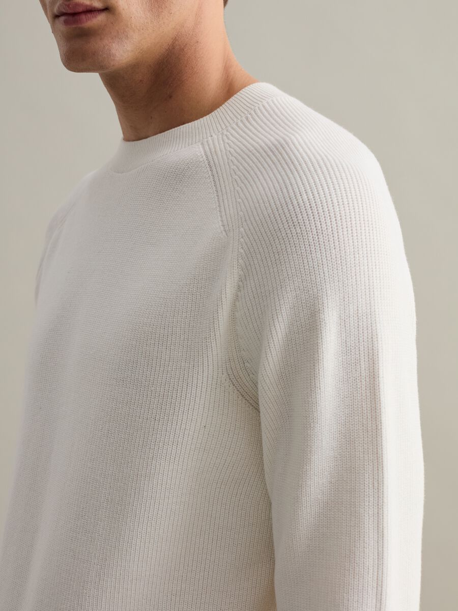 Contemporary pullover with ribbing_3