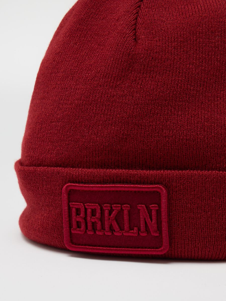 Knitted hat with "BRKLN" patch_2