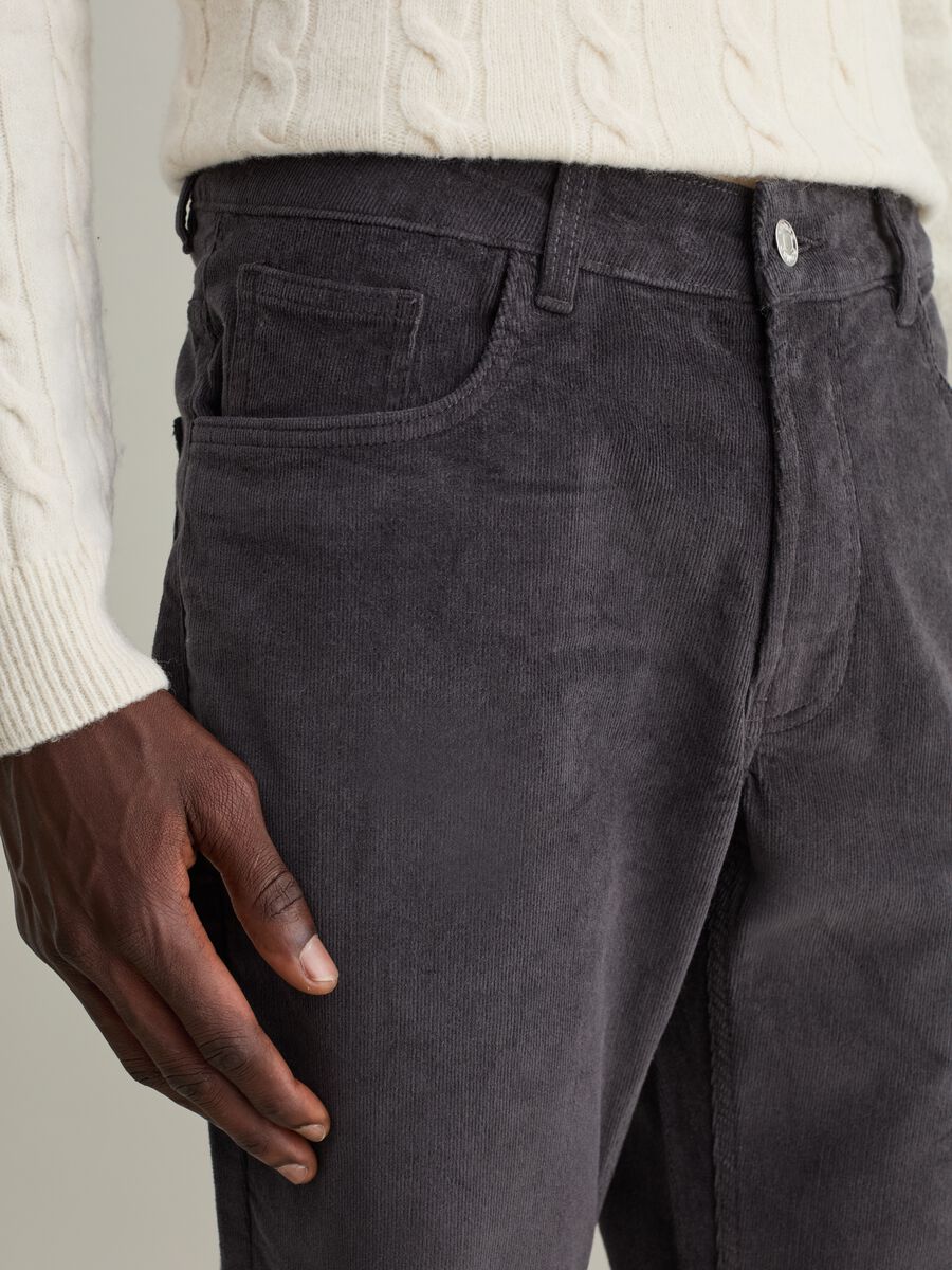 Corduroy trousers with five pockets_2