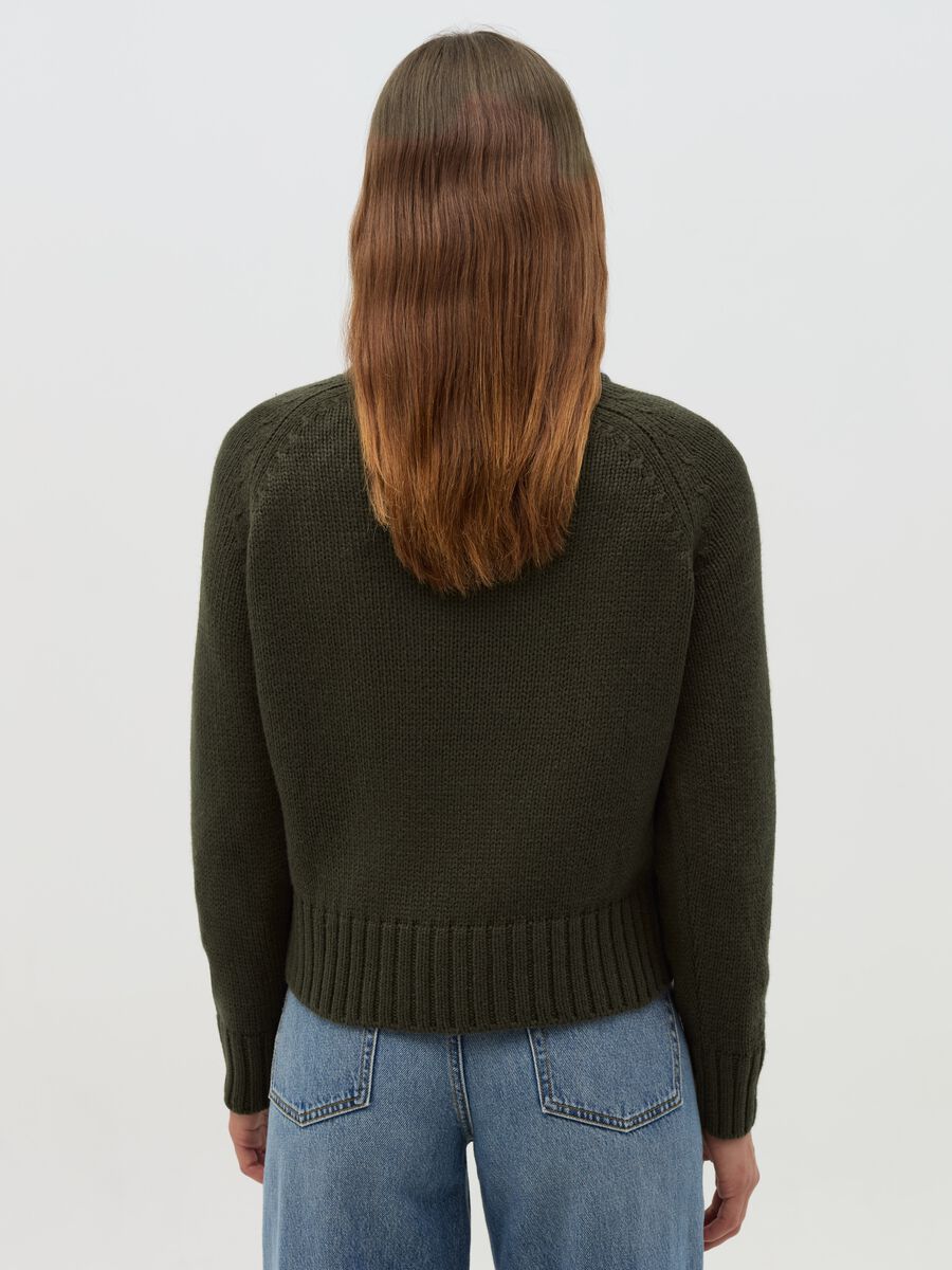 Pullover with raglan sleeves_2