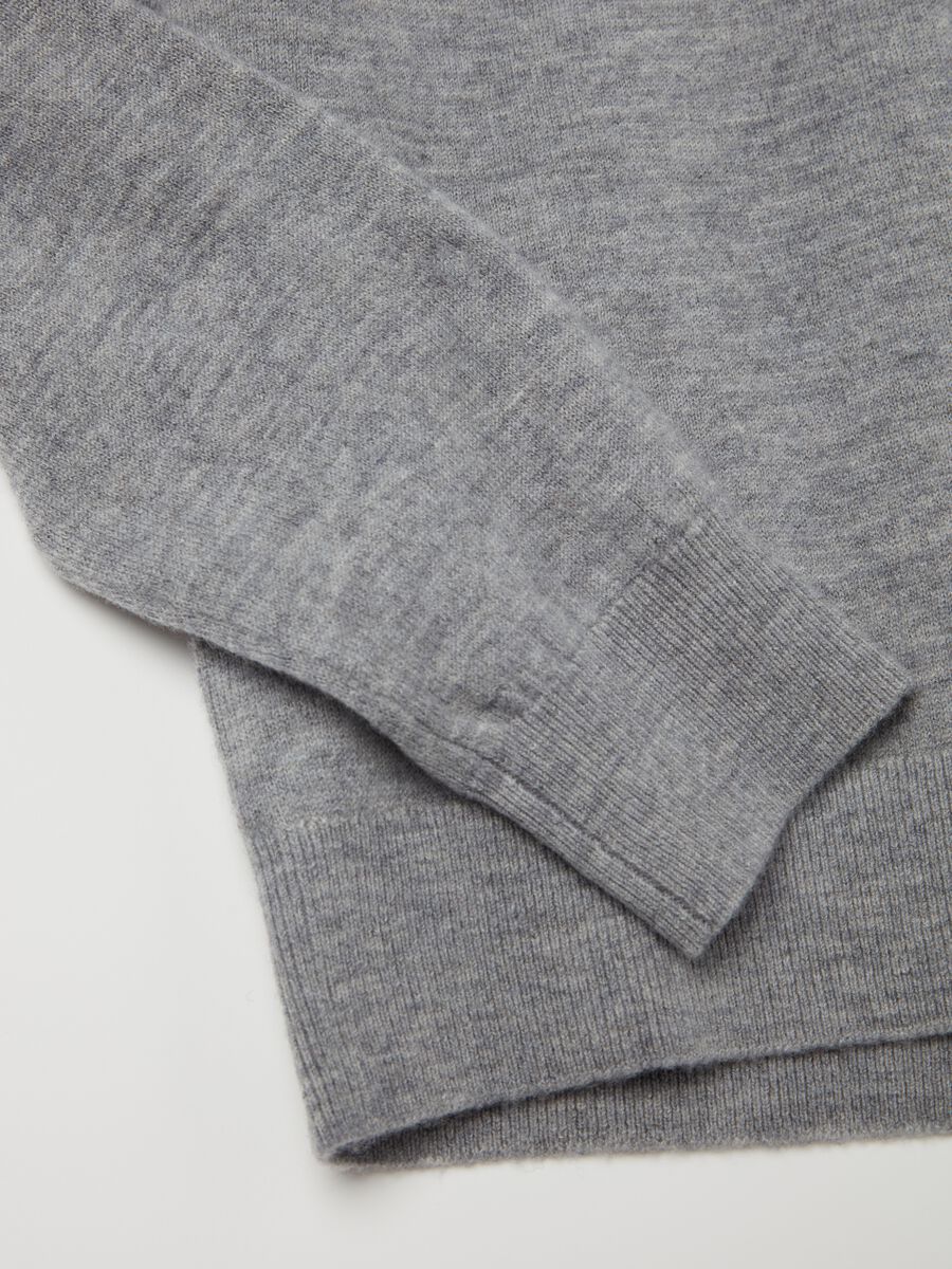 V-neck pullover in wool_5