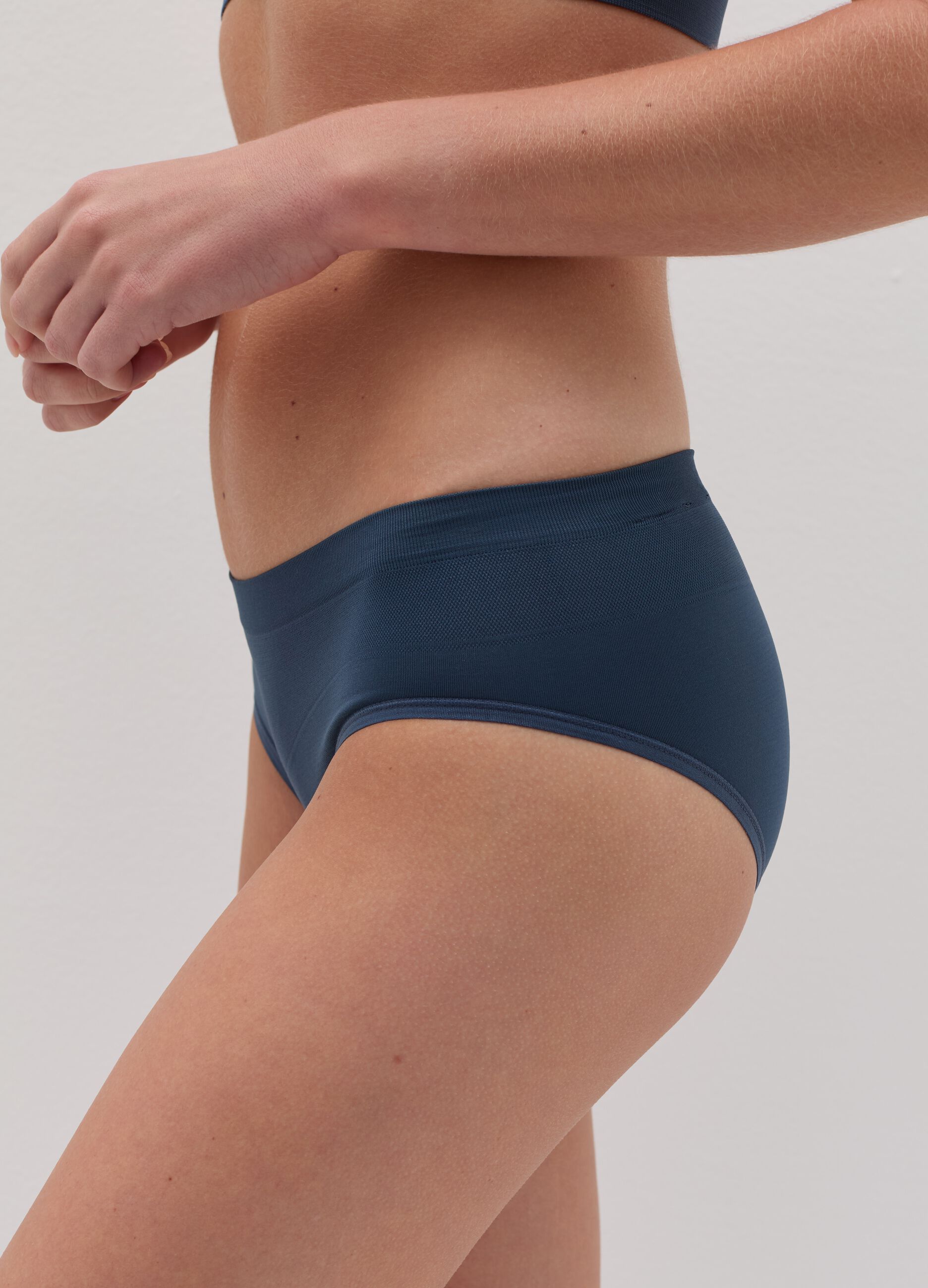 Briefs in stretch microfibre