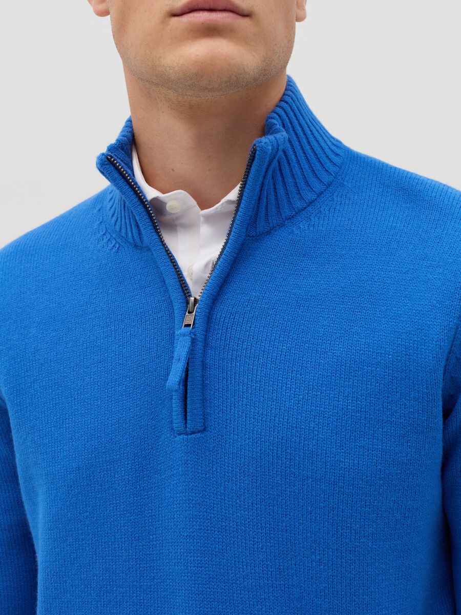 Pullover with high neck and half zip_3