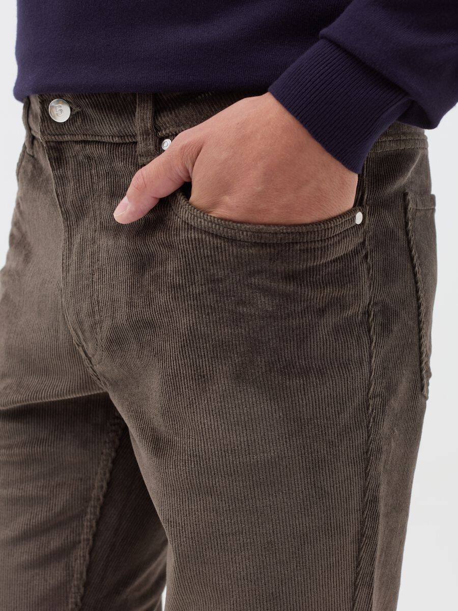 Trousers with five pockets in corduroy_3