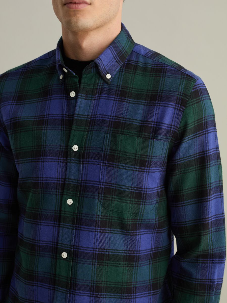 Flannel shirt with check pattern and button-down collar_3