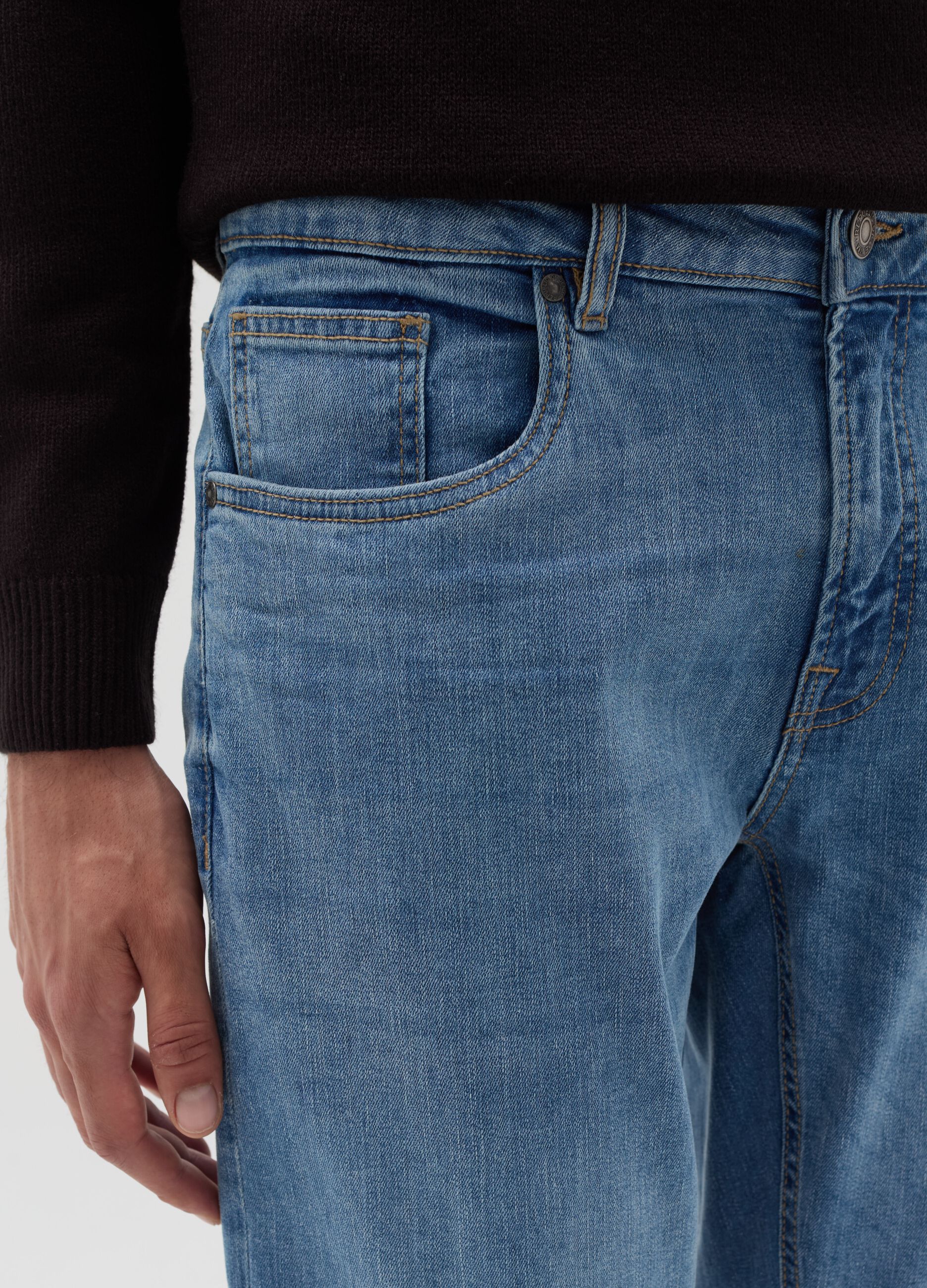 Skinny-fit stretch jeans with five pockets