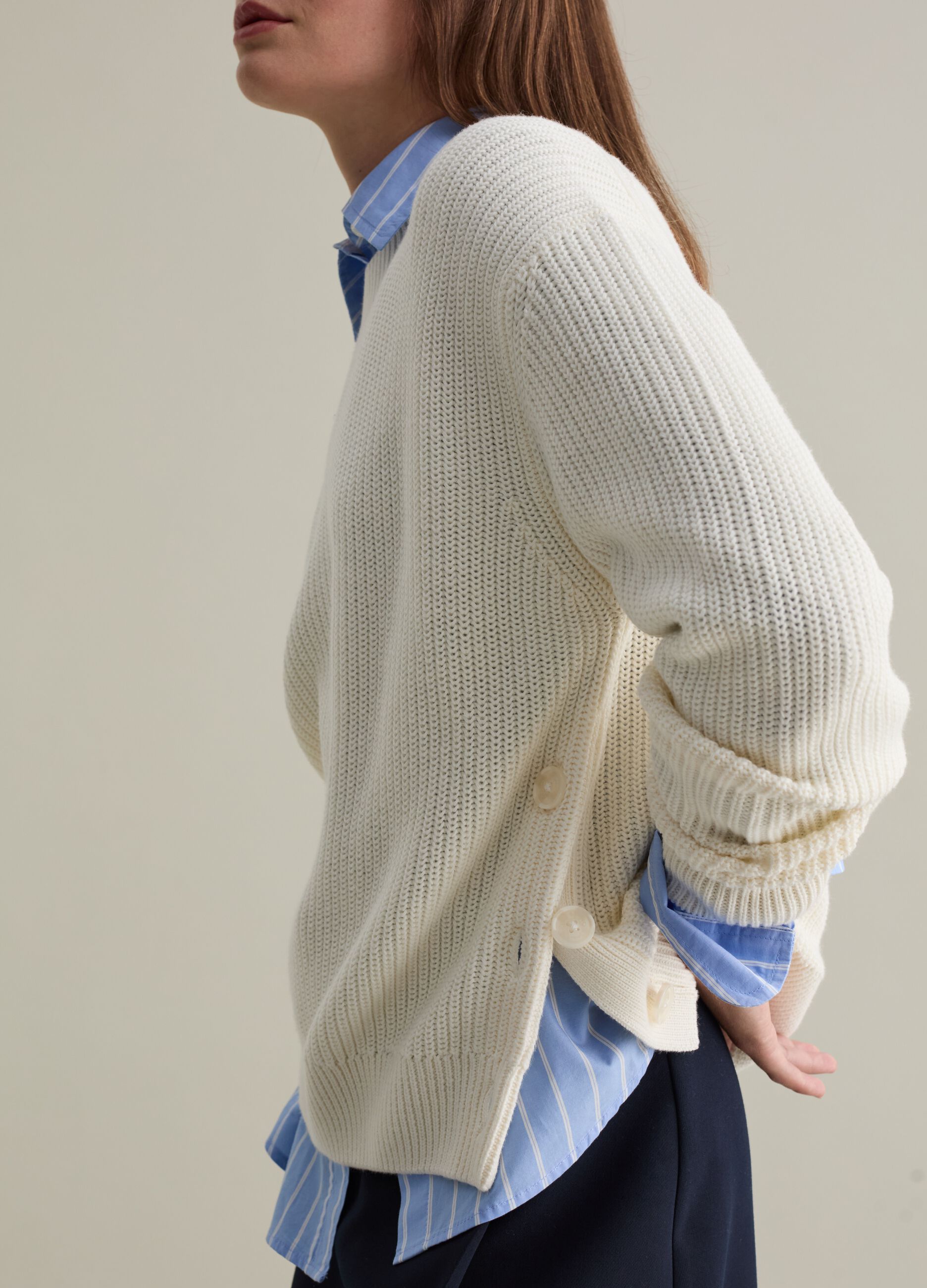 Ribbed pullover with buttons