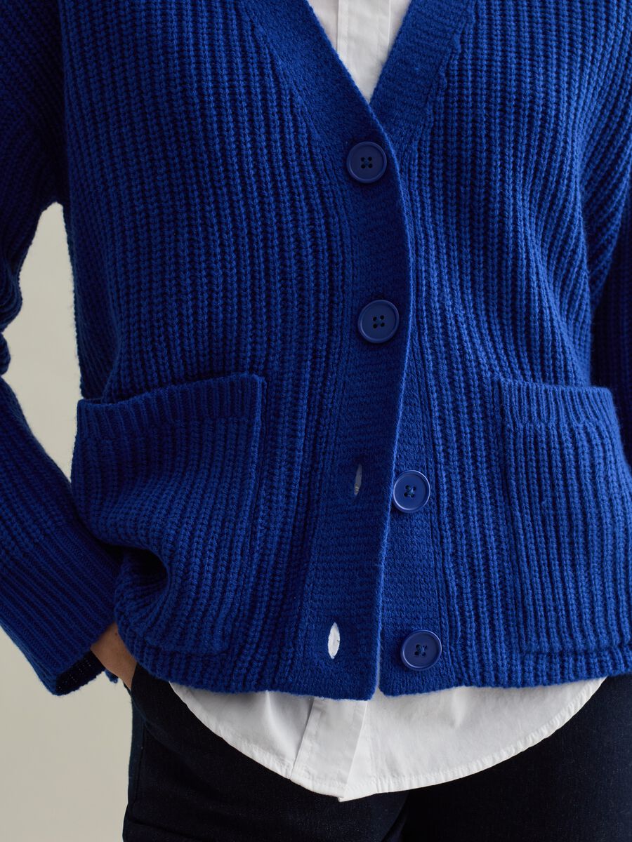 Cardigan over a coste inglesi con scollo a V_3