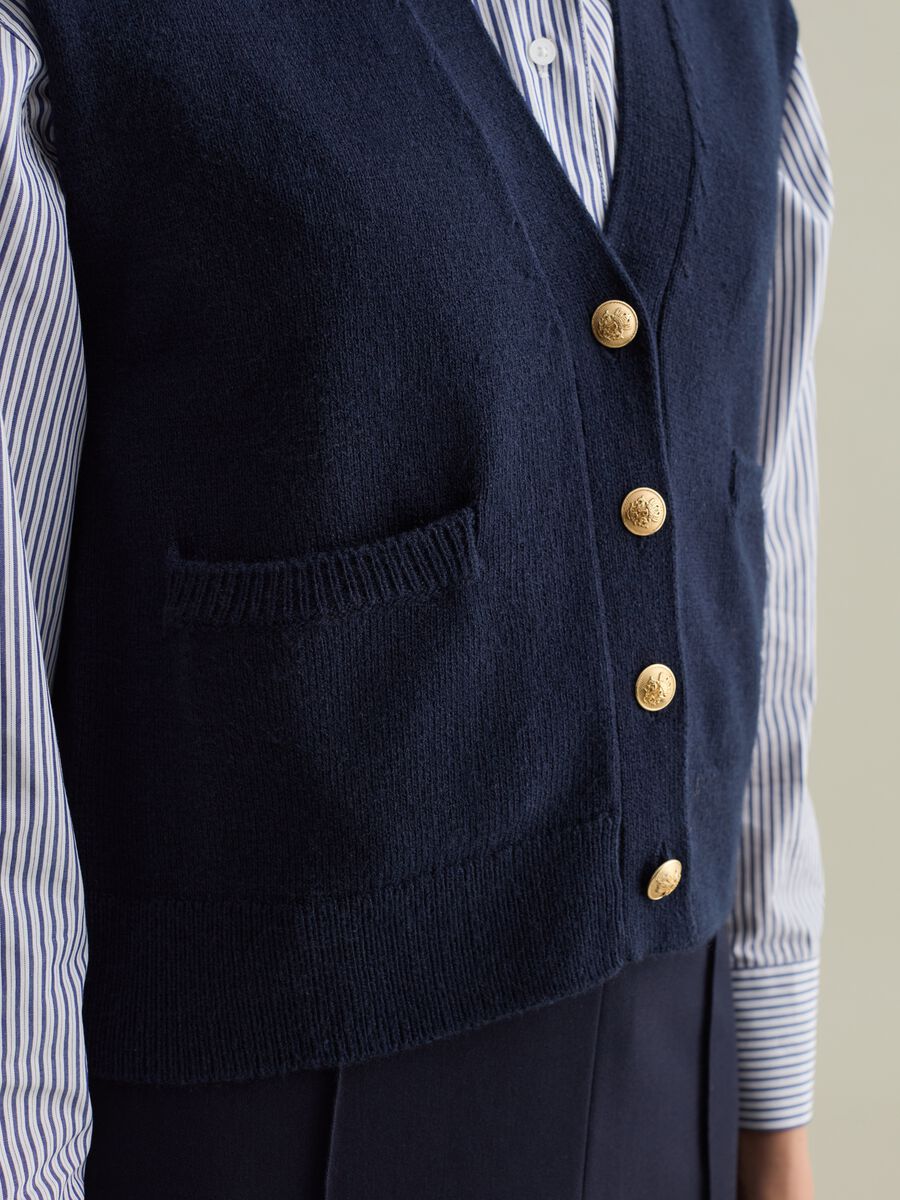 Contemporary gilet with buttons_3