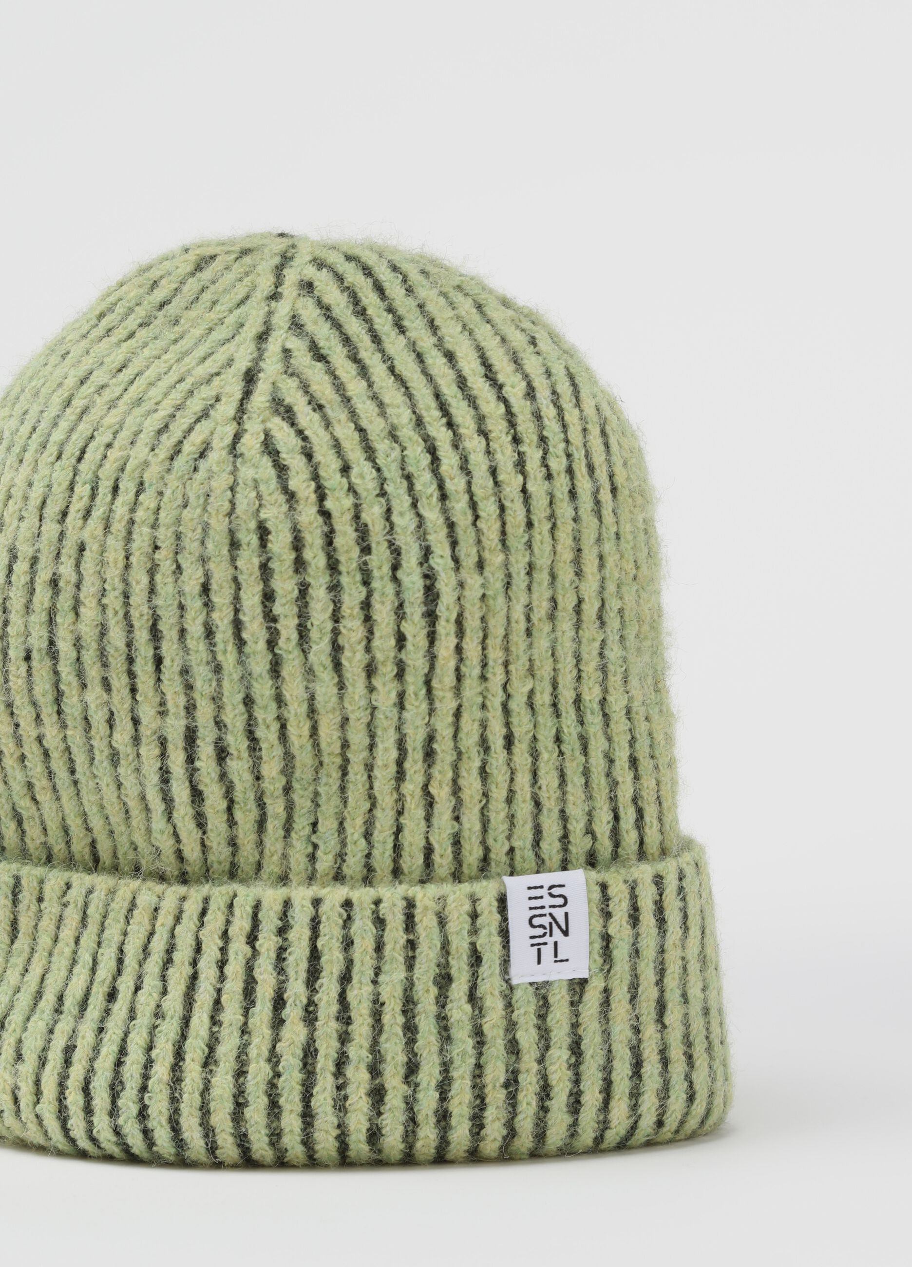 Essential hat in two-tone ribbing