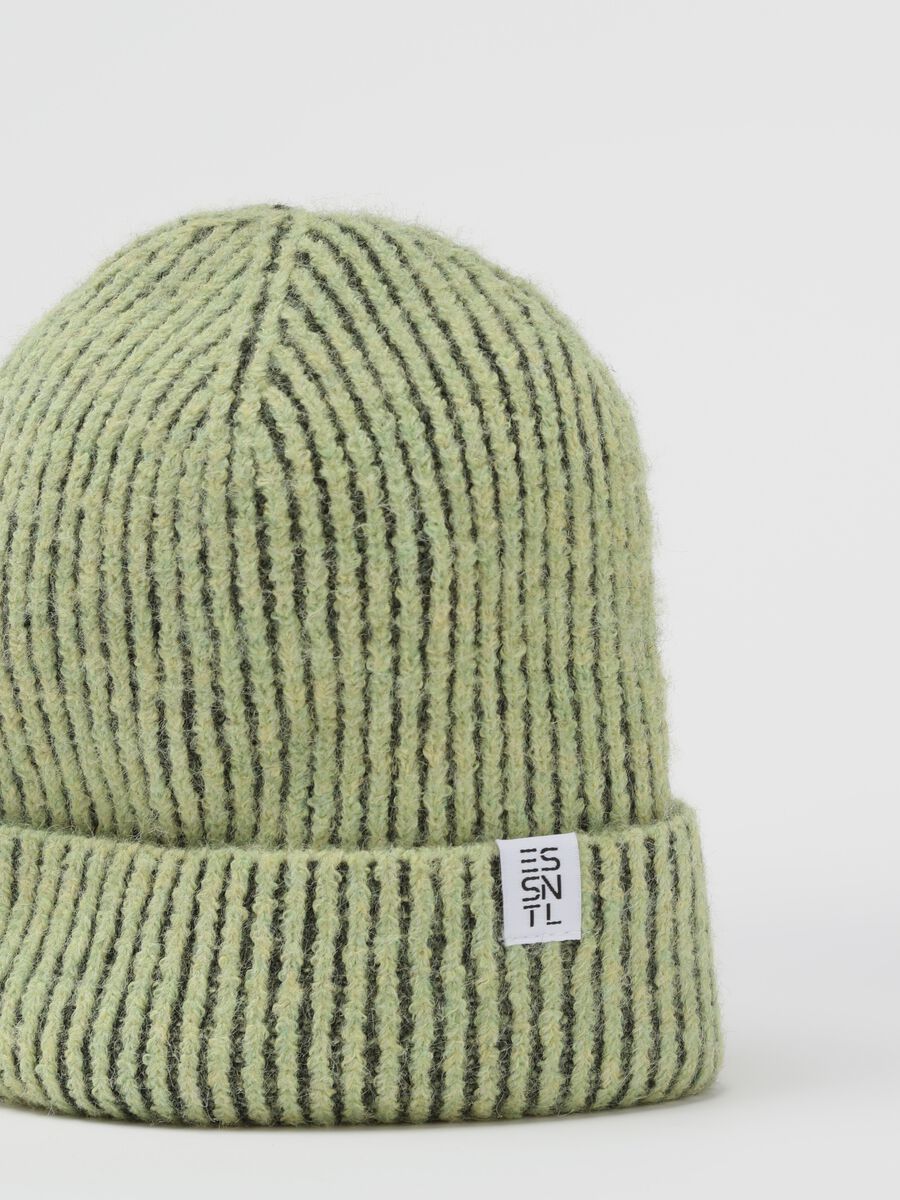 Essential hat in two-tone ribbing_2