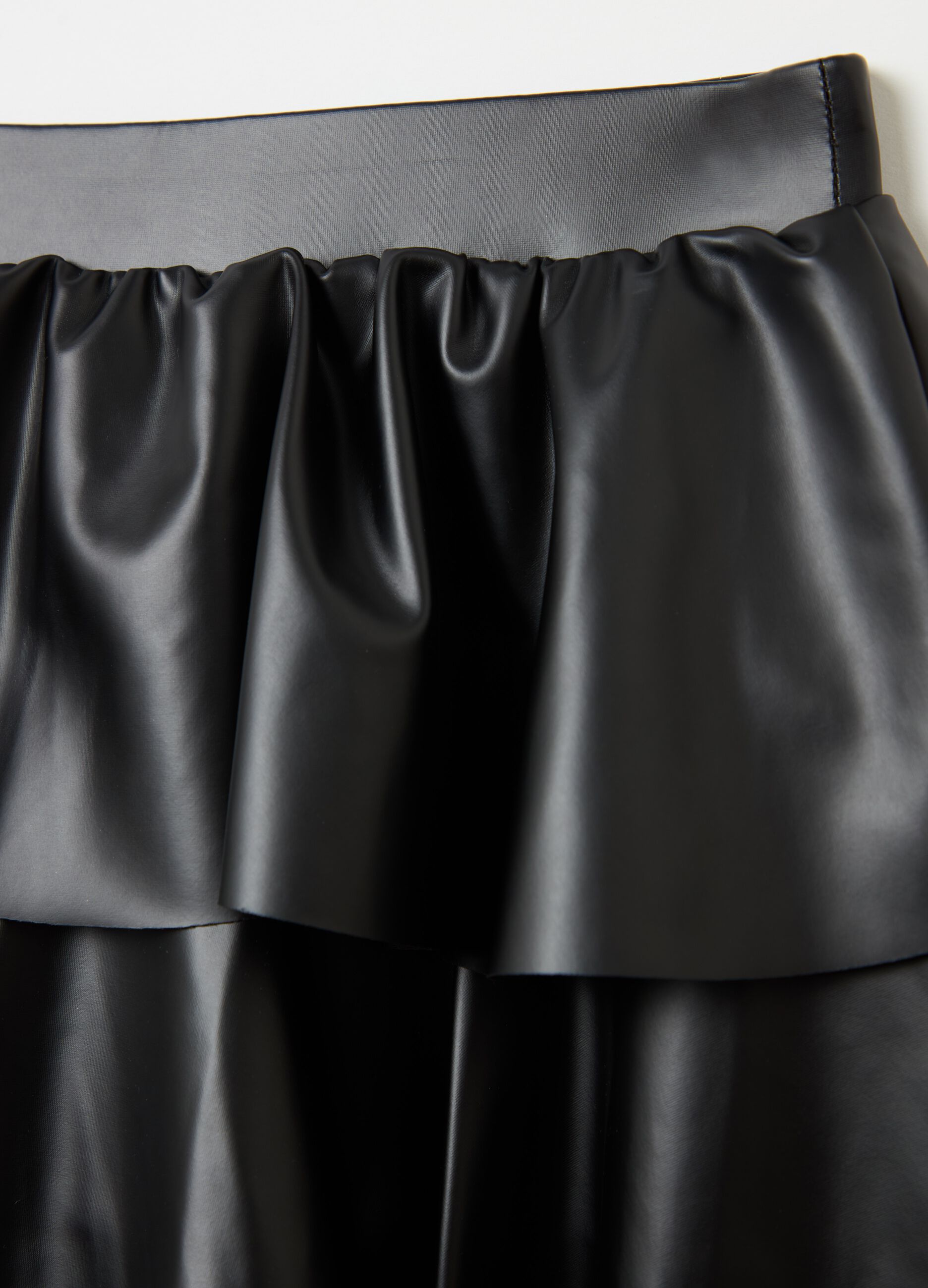 Glossy-effect tiered skirt