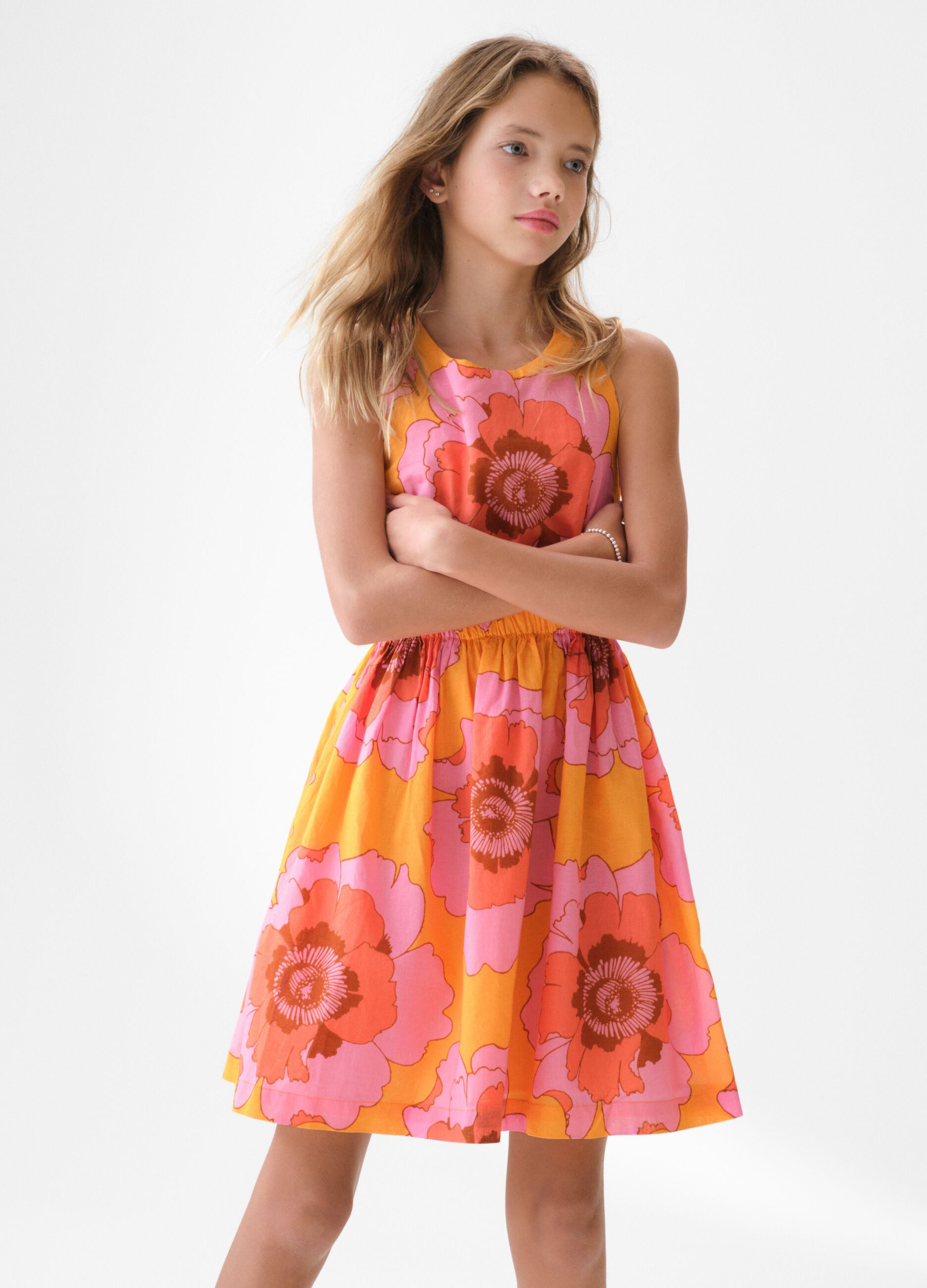 Short sleeveless dress with floral print