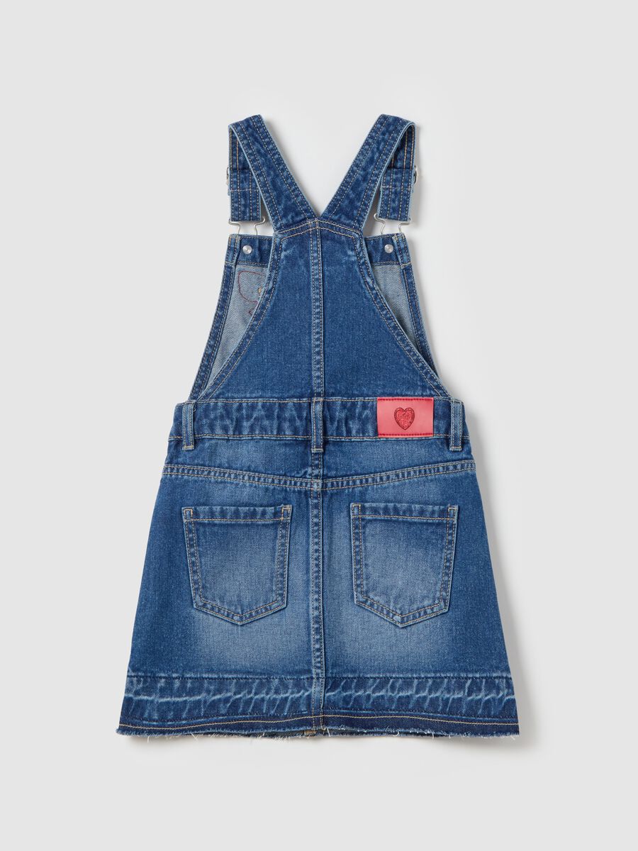 Gonna salopette in denim con ricamo cuori_1