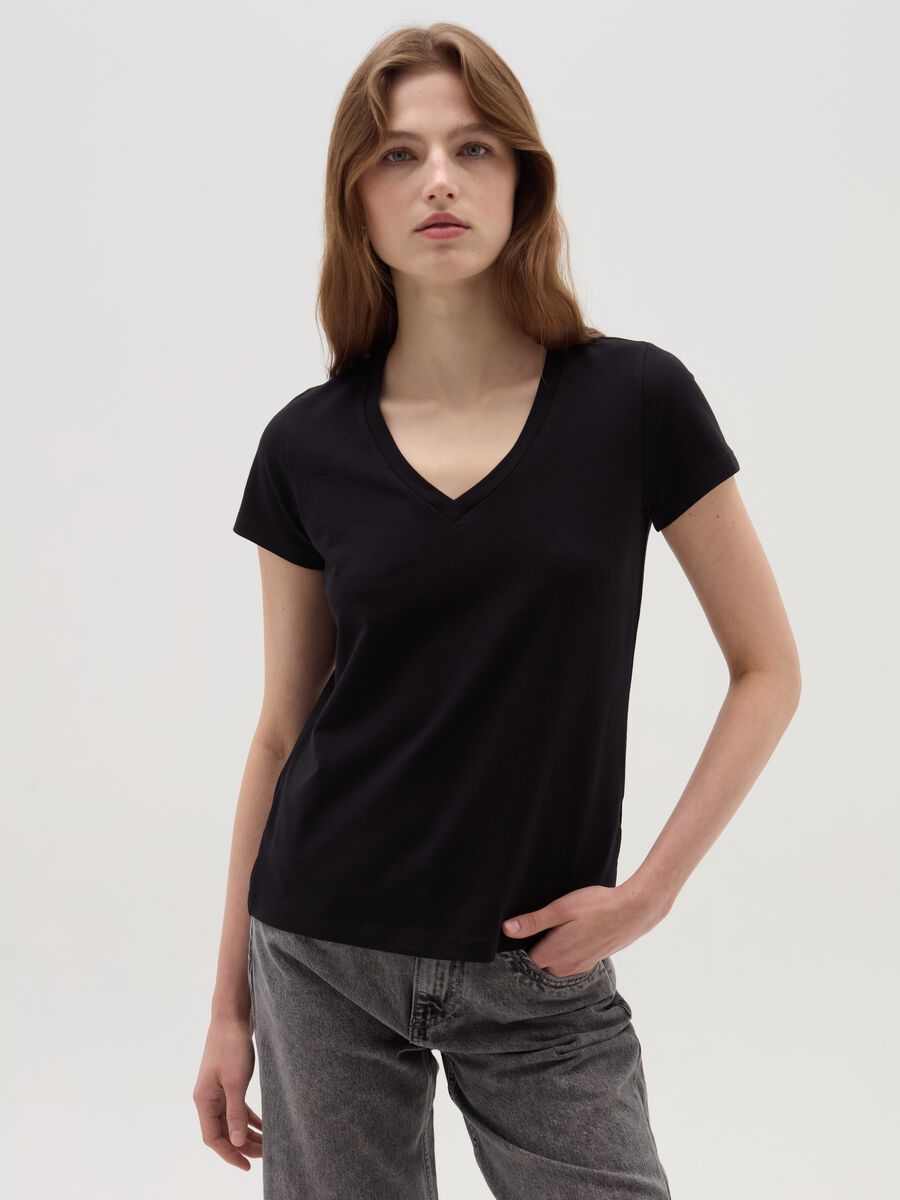 Solid colour T-shirt with V neck_0