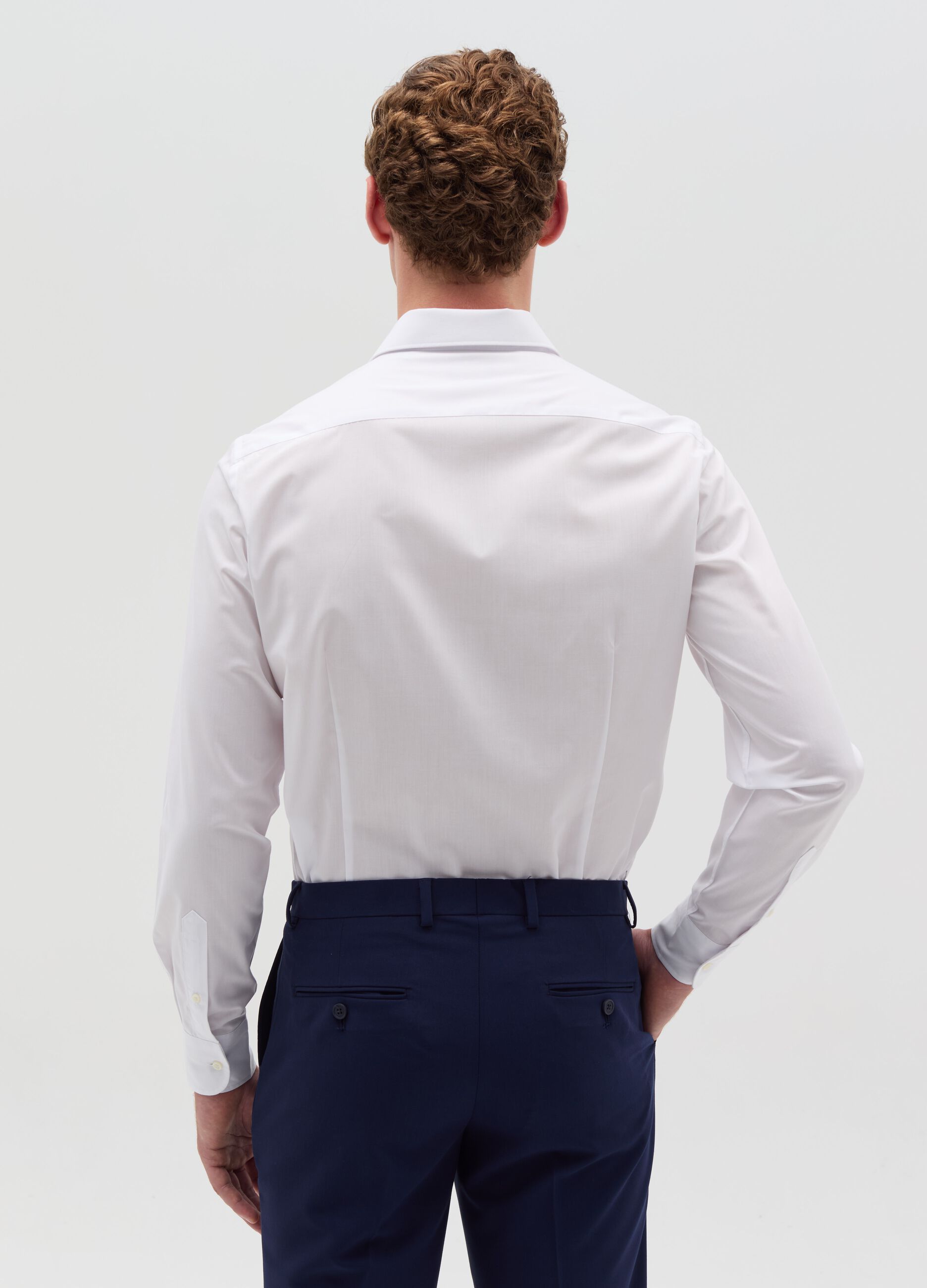 Slim-fit shirt with cut-away collar