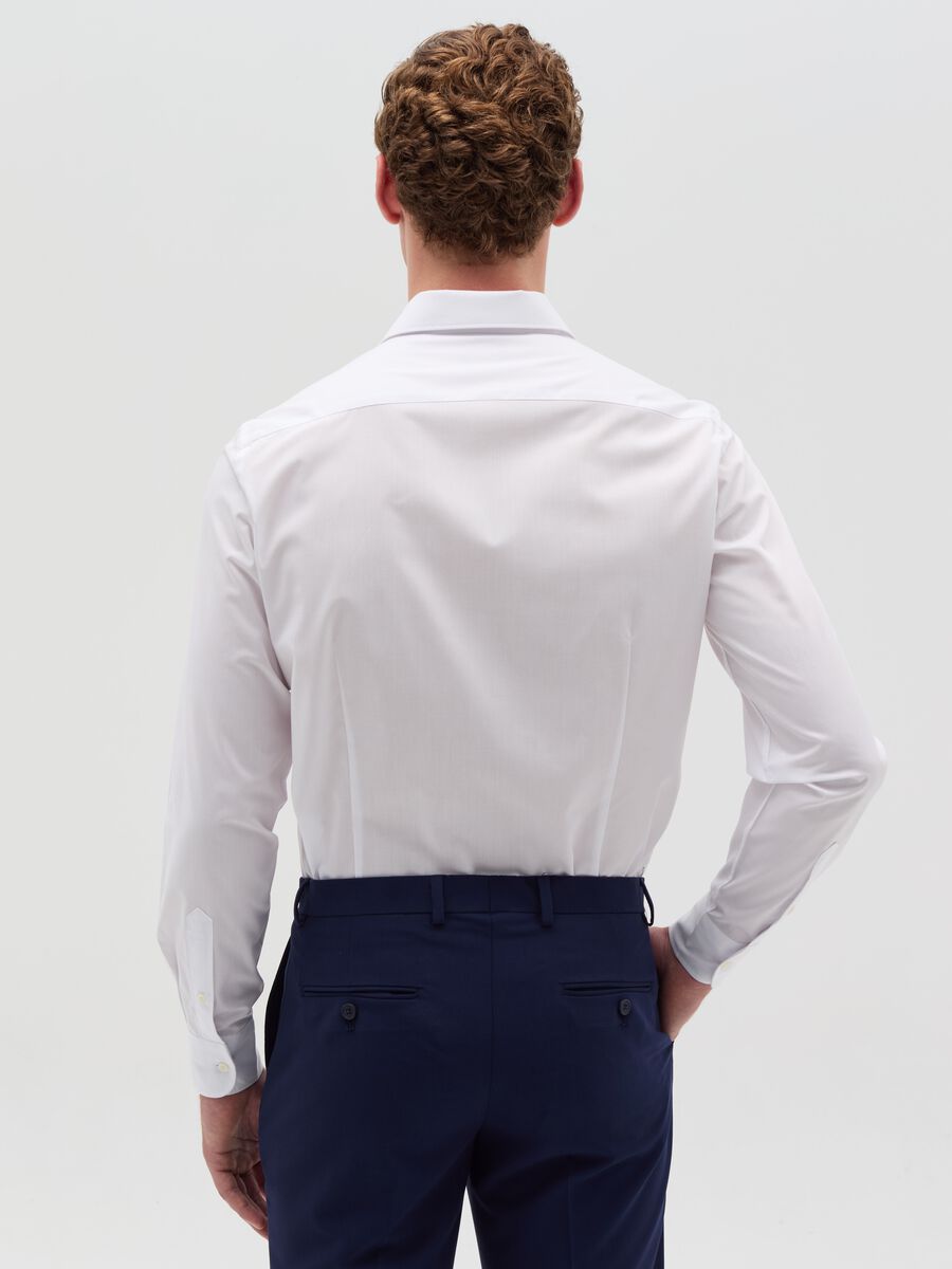 Slim-fit shirt with cut-away collar_2