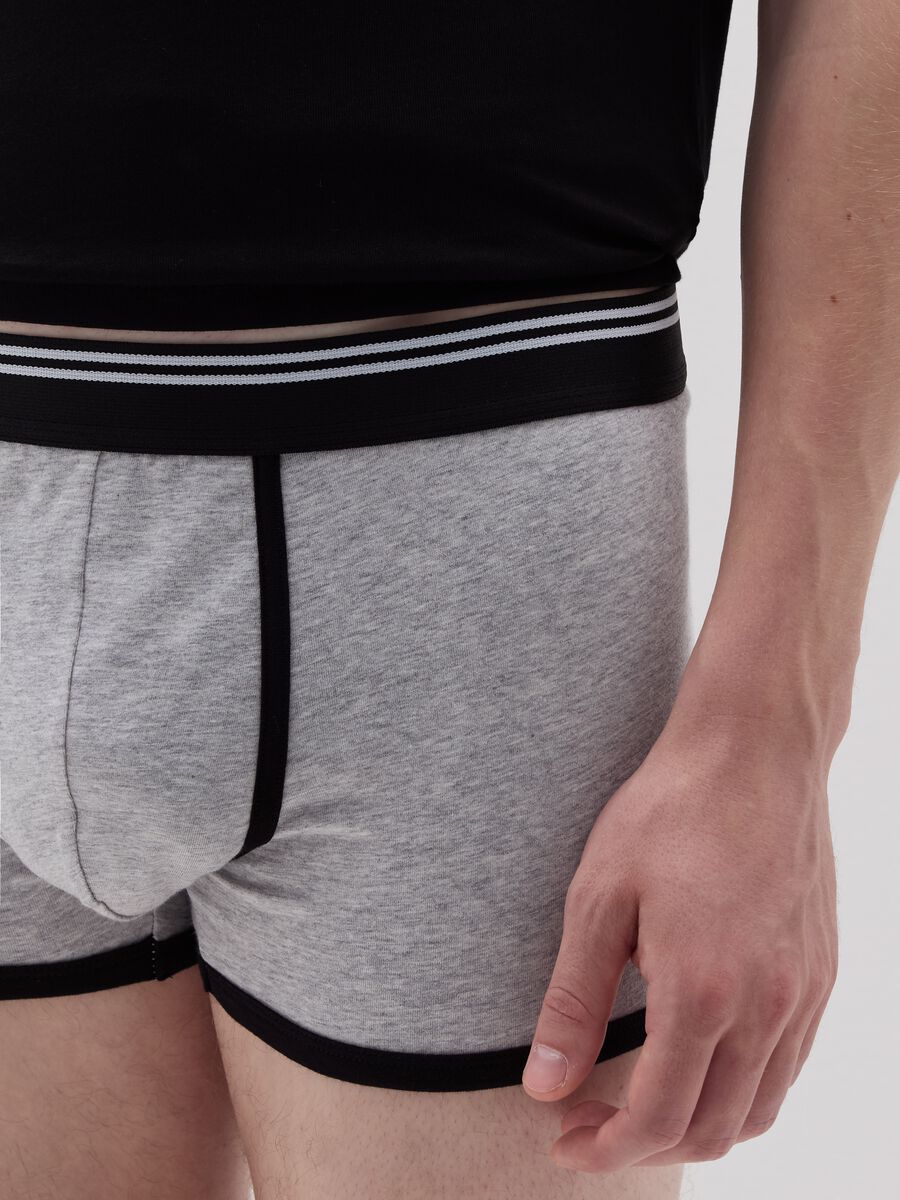 Boxer shorts with contrasting details_3