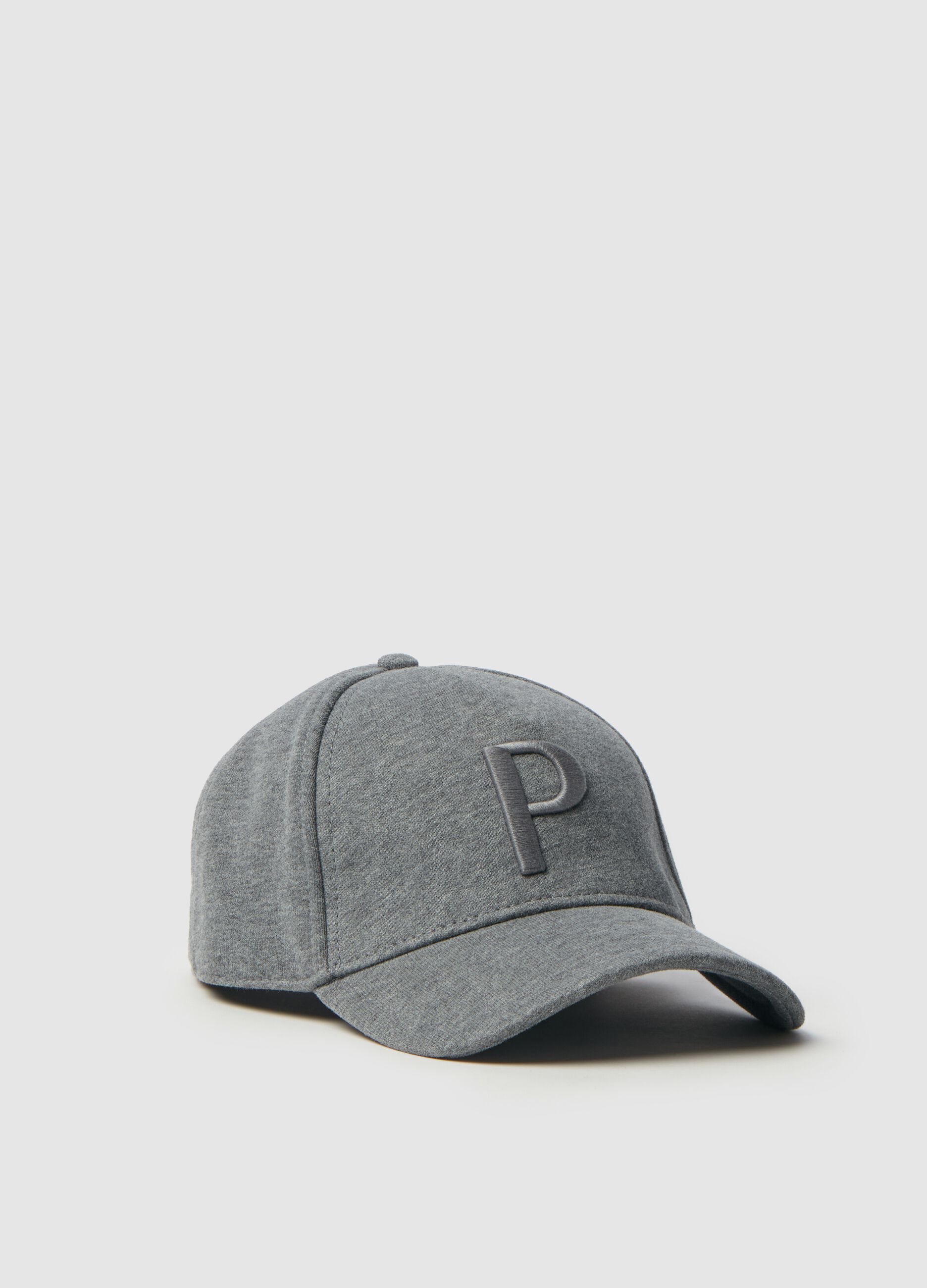 Baseball cap with logo embroidery