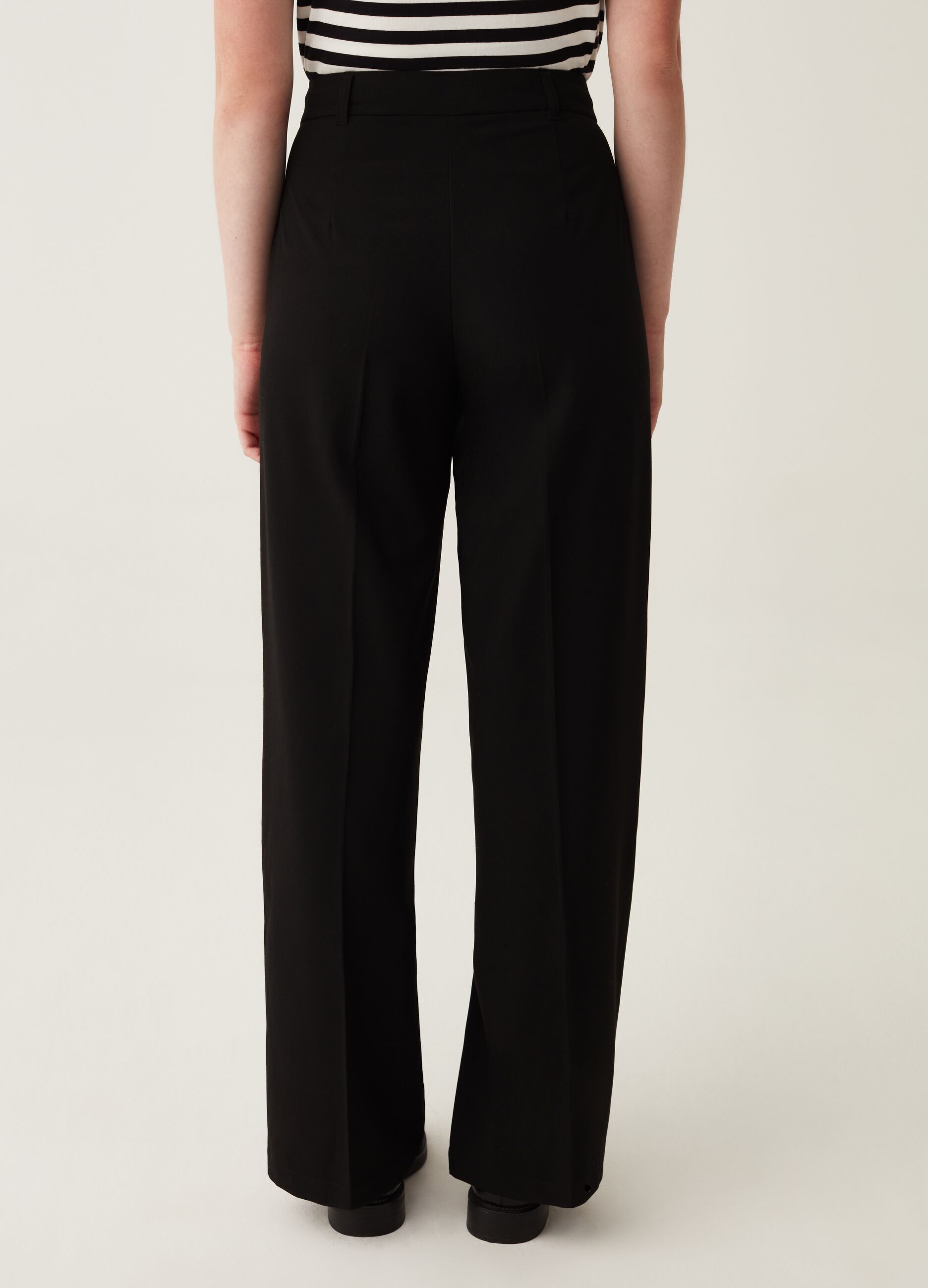 Wide-leg trousers with high waist