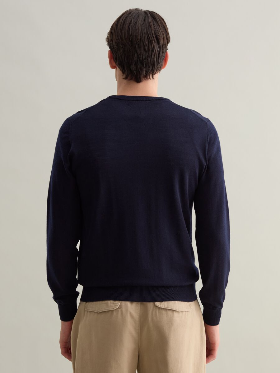 Merino wool pullover with V neck_3