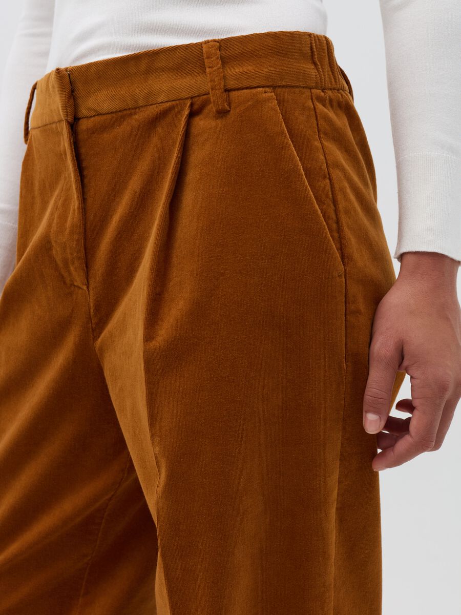 Straight-fit trousers in corduroy with darts_3