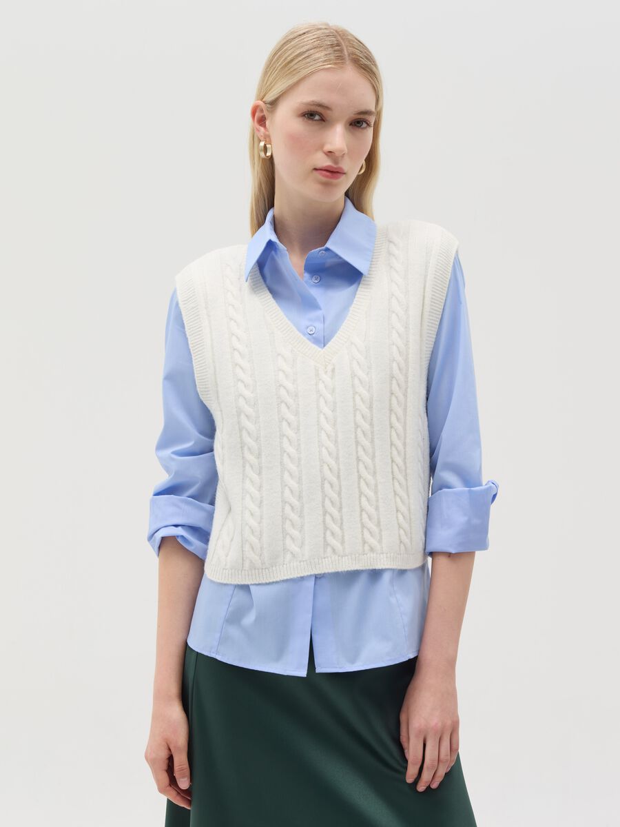 Cable-knit closed gilet with V neck_1