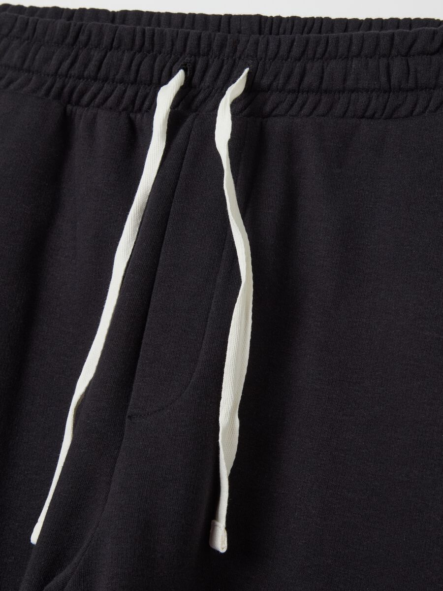 Joggers with drawstring and pockets_5