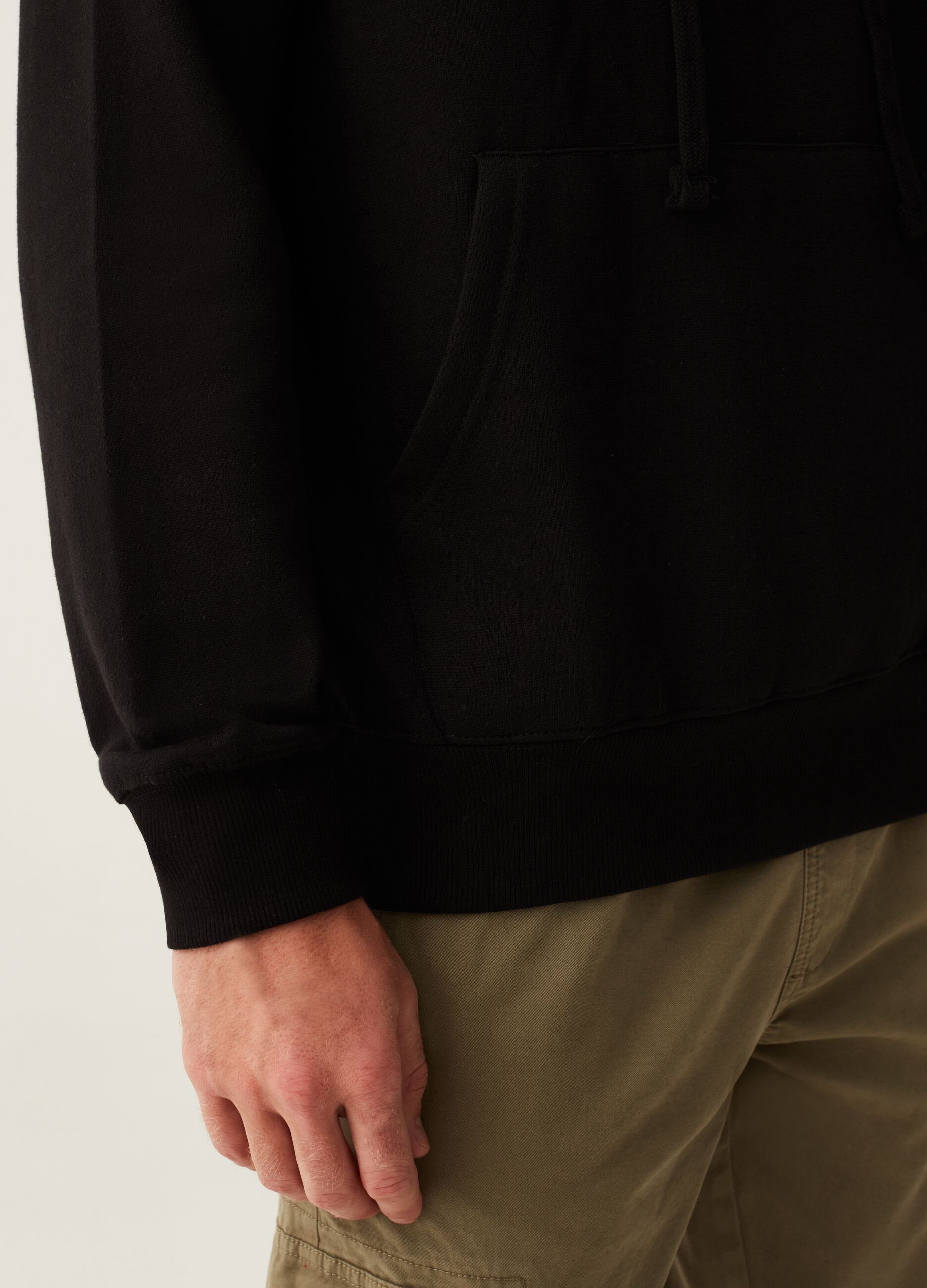 Regular-fit sweatshirt with hood