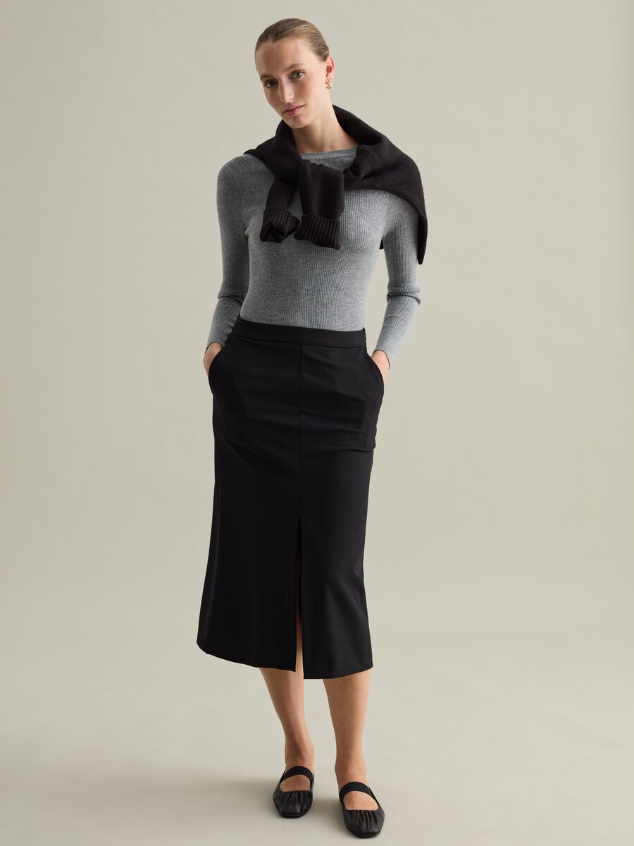 Contemporary midi skirt with split_0