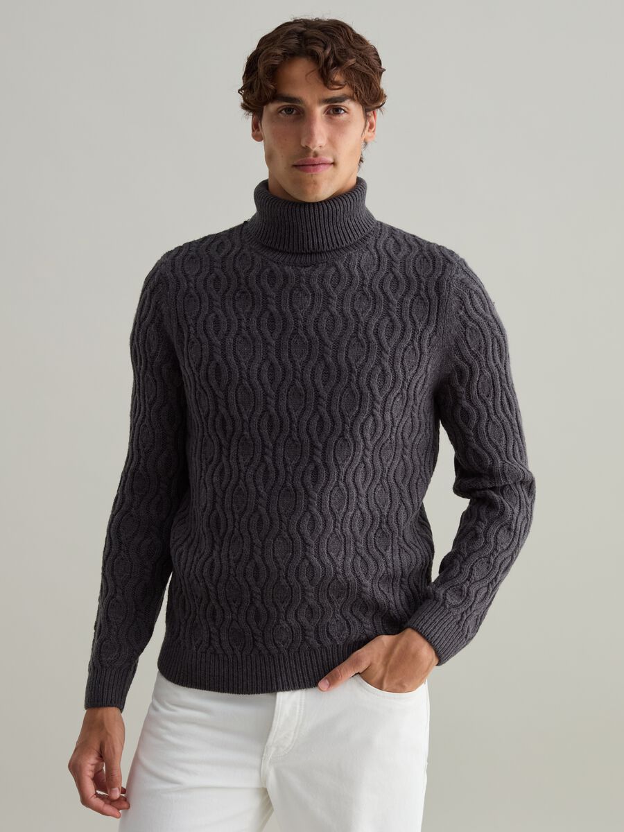 High-neck pullover with wavy design_1