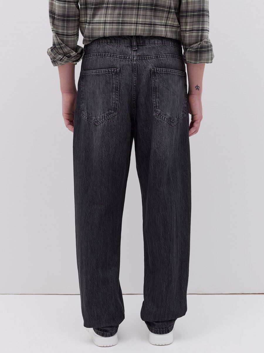 Baggy-fit jeans with five pockets_2