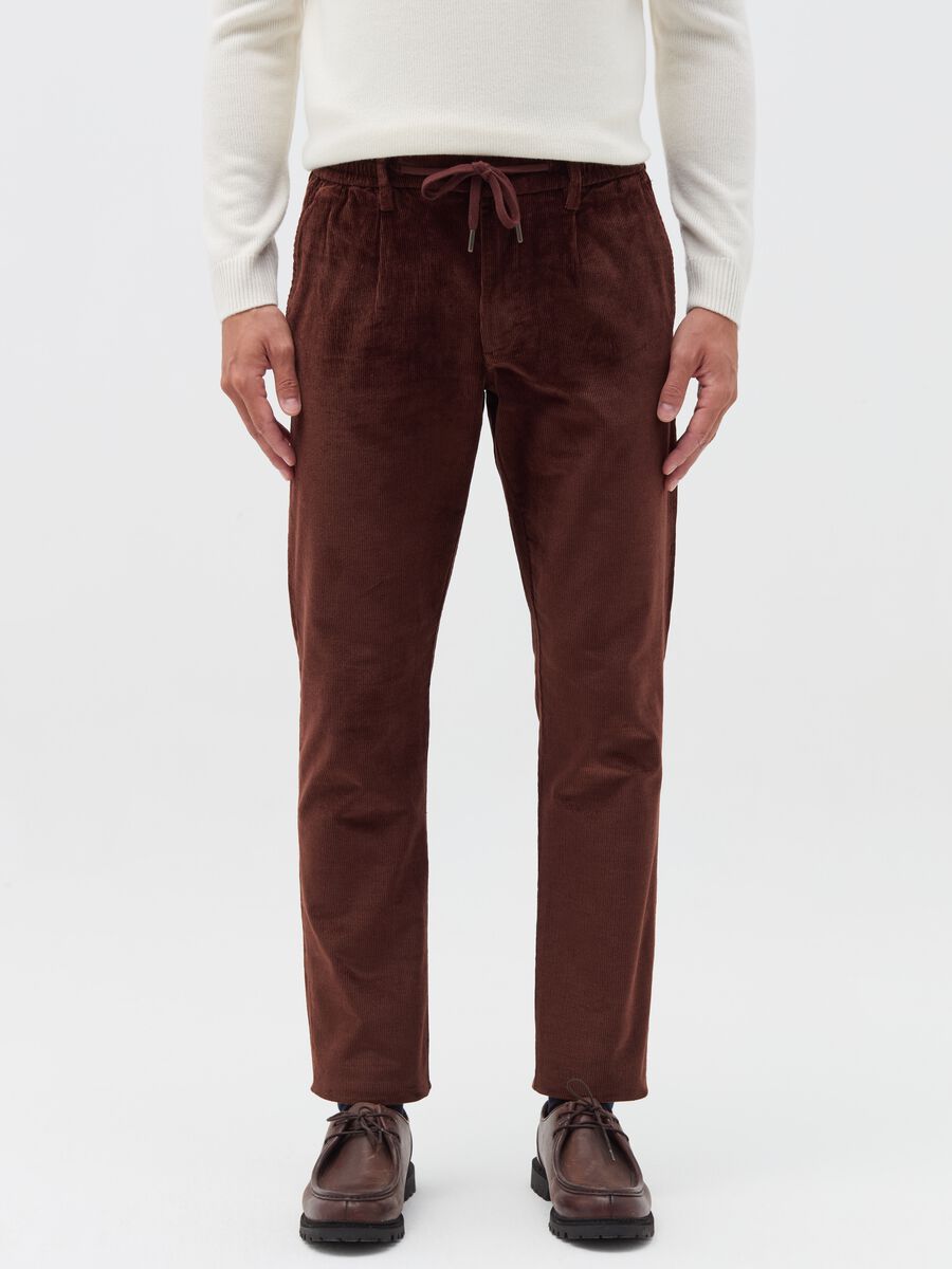 Chino jogger trousers in corduroy_1