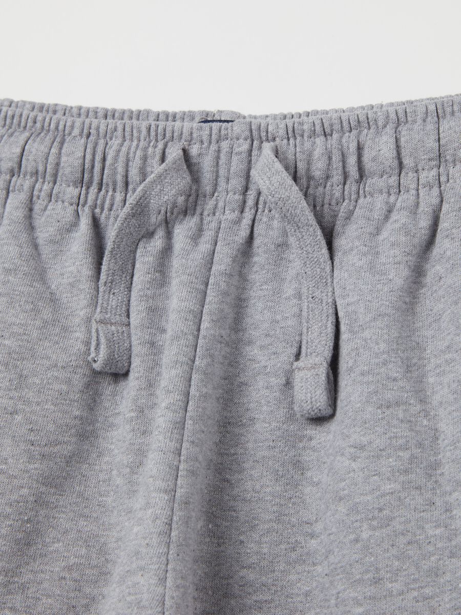 Joggers in cotone bio con coulisse e stampa_2