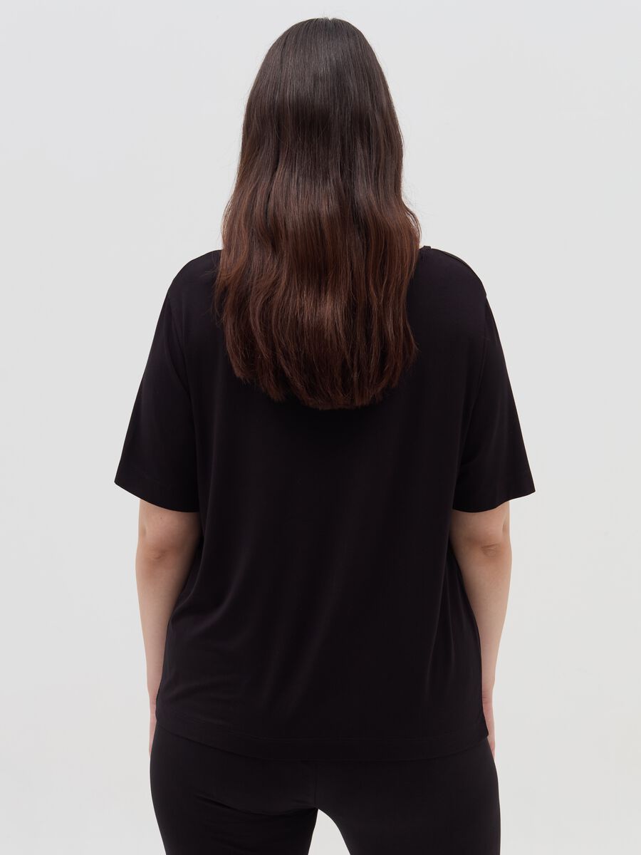 Curvy V-neck T-shirt_3