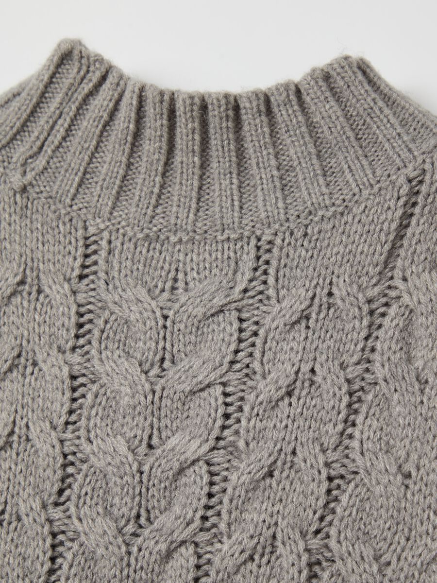 Contemporary closed cable-knit gilet_5