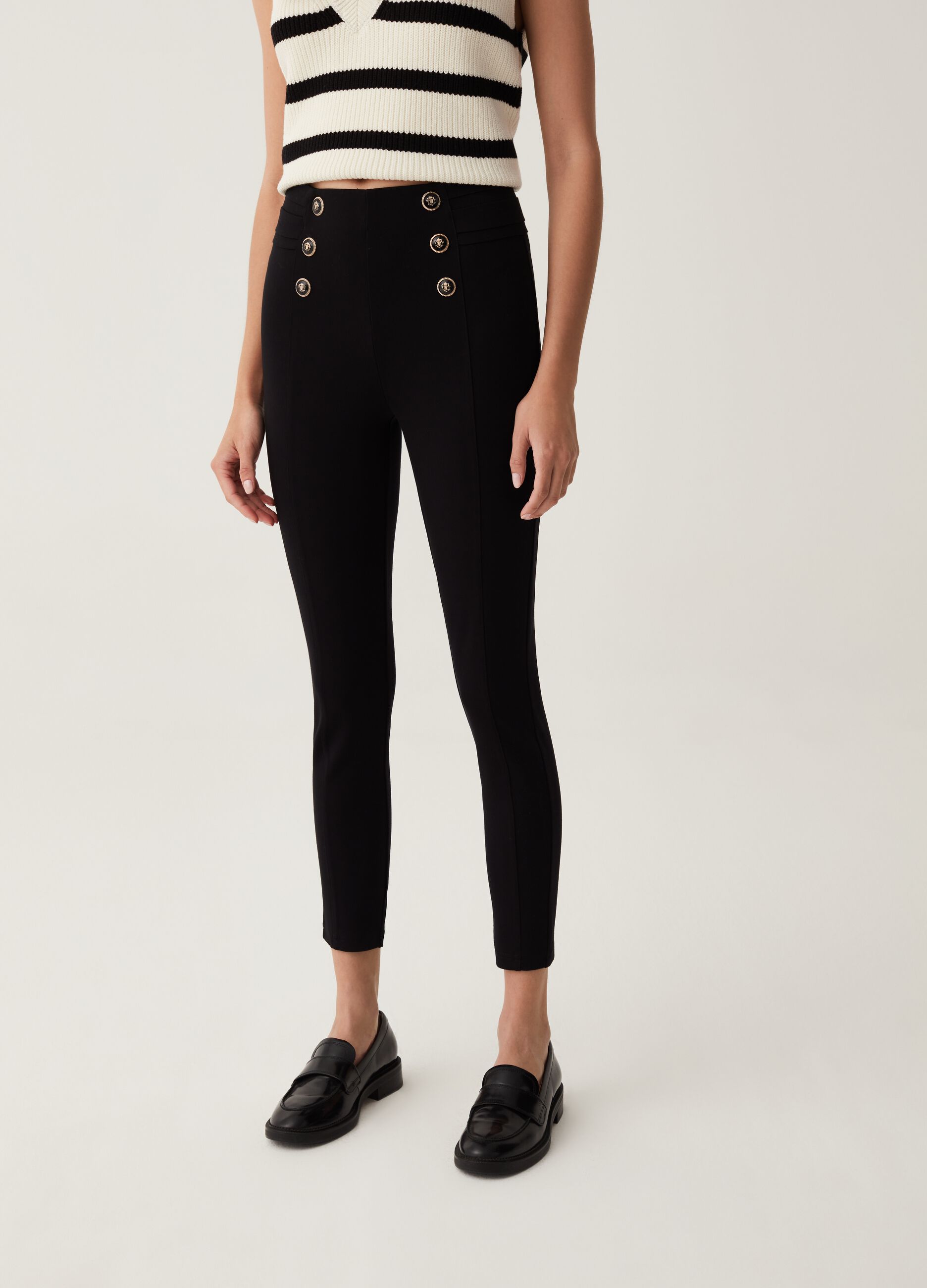 Cropped leggings with buttons