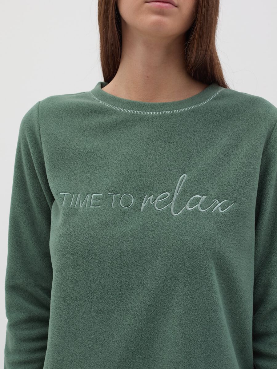 Fleece pyjama top with "Time to relax” embroidery_2