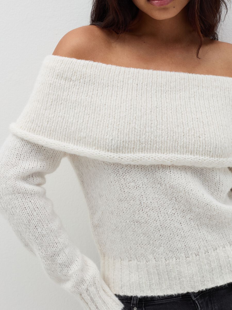 Pullover with drop shoulders_3