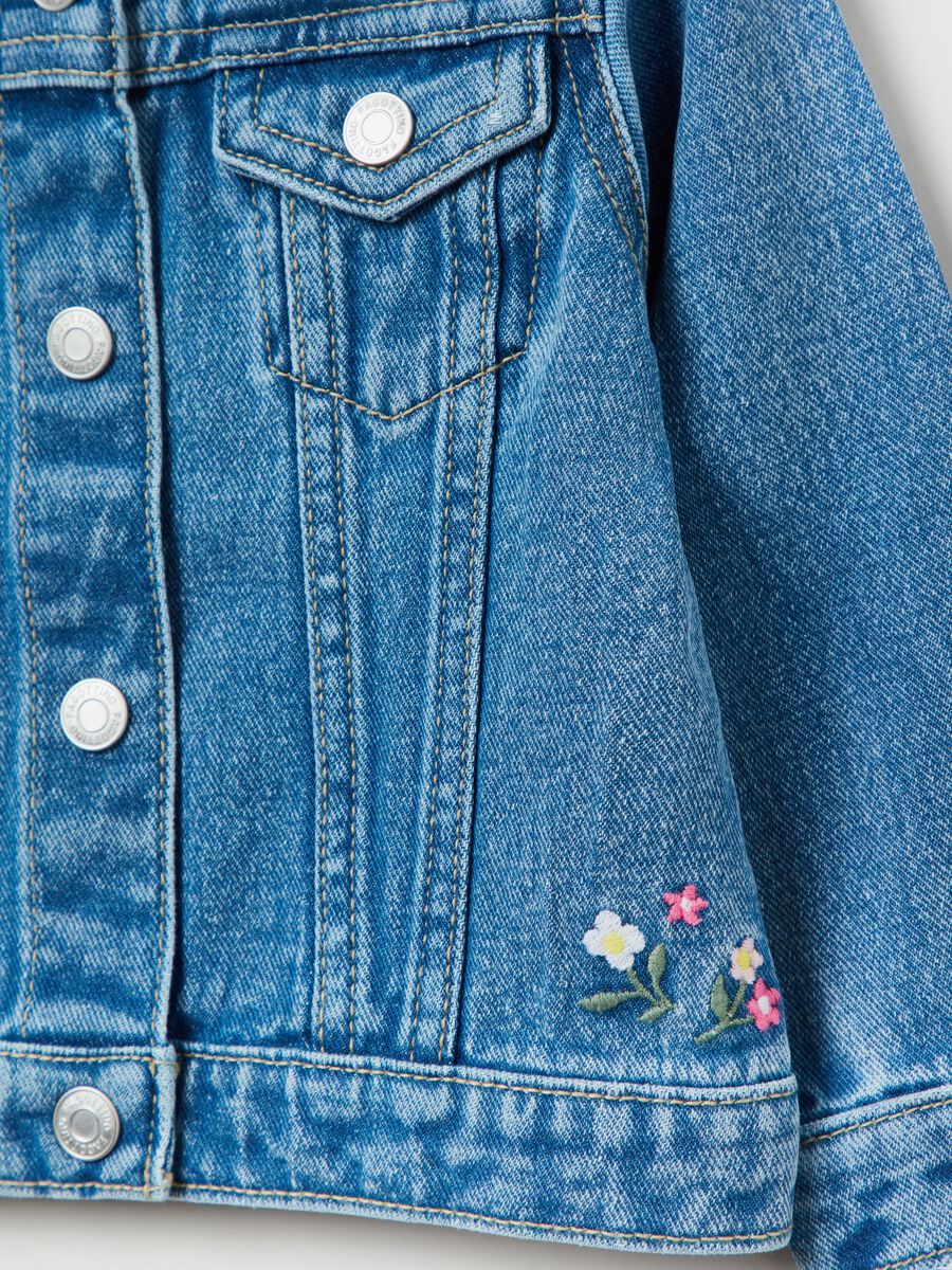 Denim jacket with flower embroidery_2