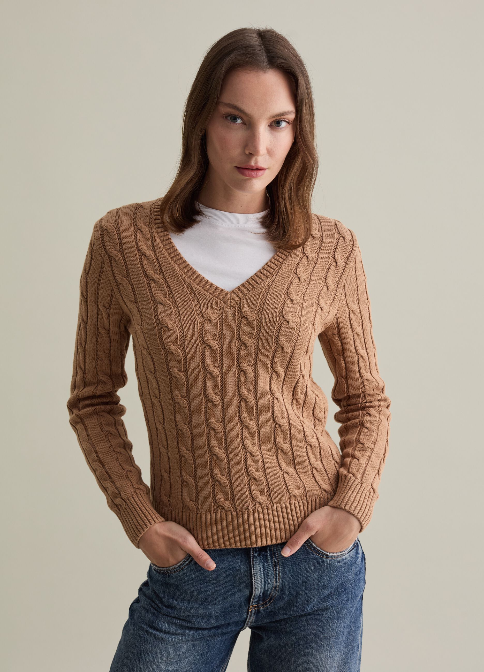 Cable-knit pullover with V neck