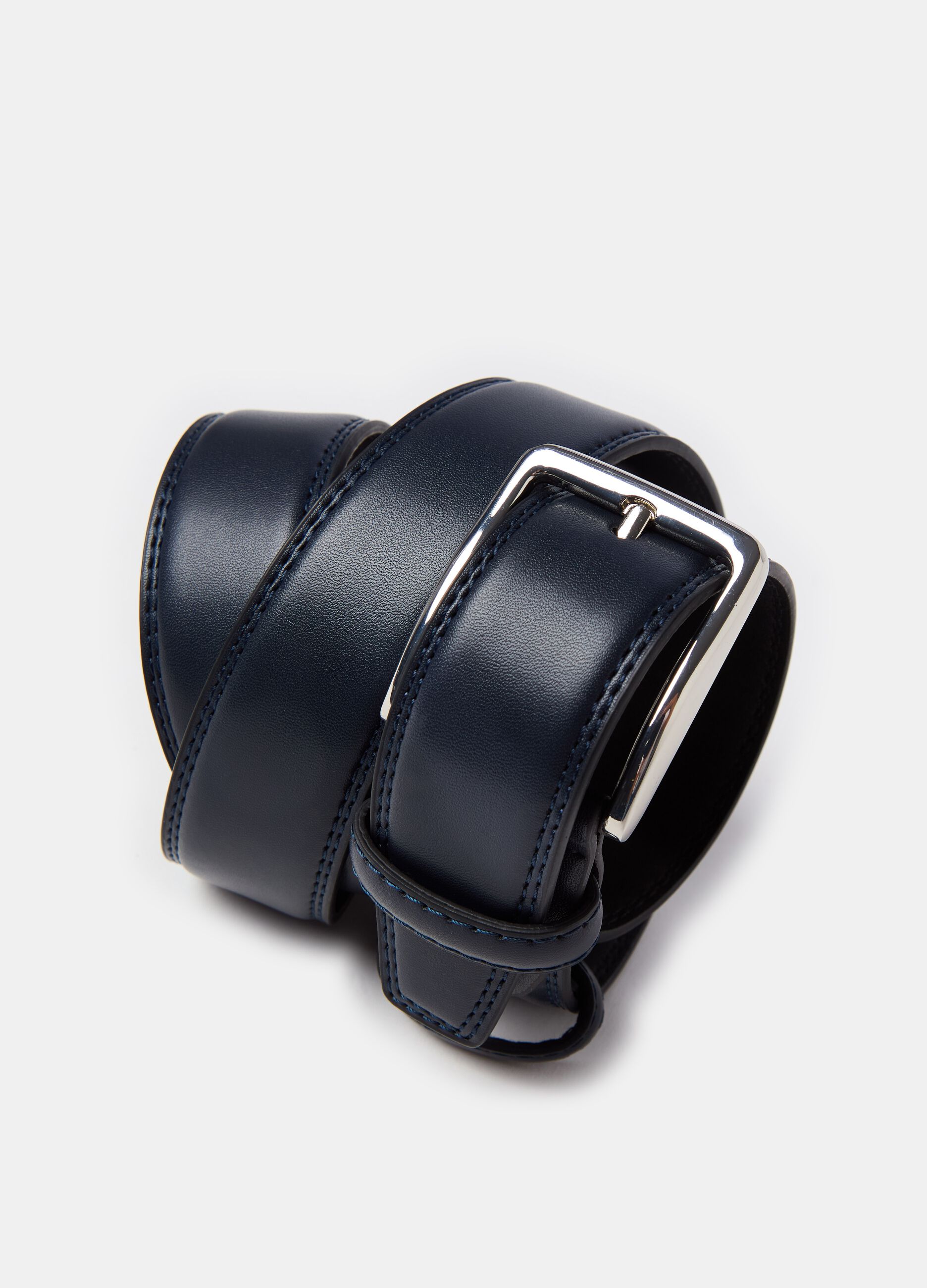 Belt with buckle with shiny finish