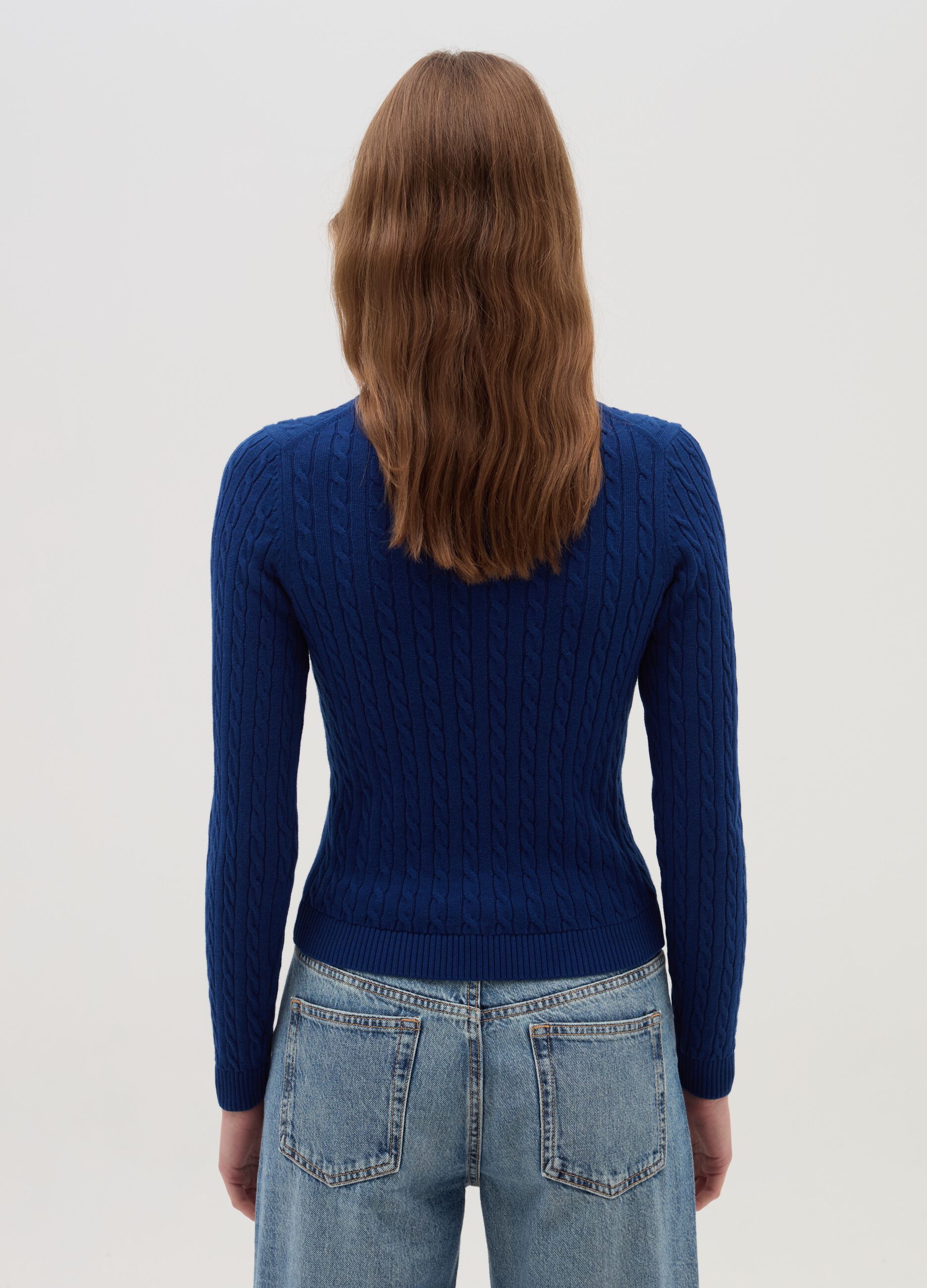 Pullover with cable design and V neck