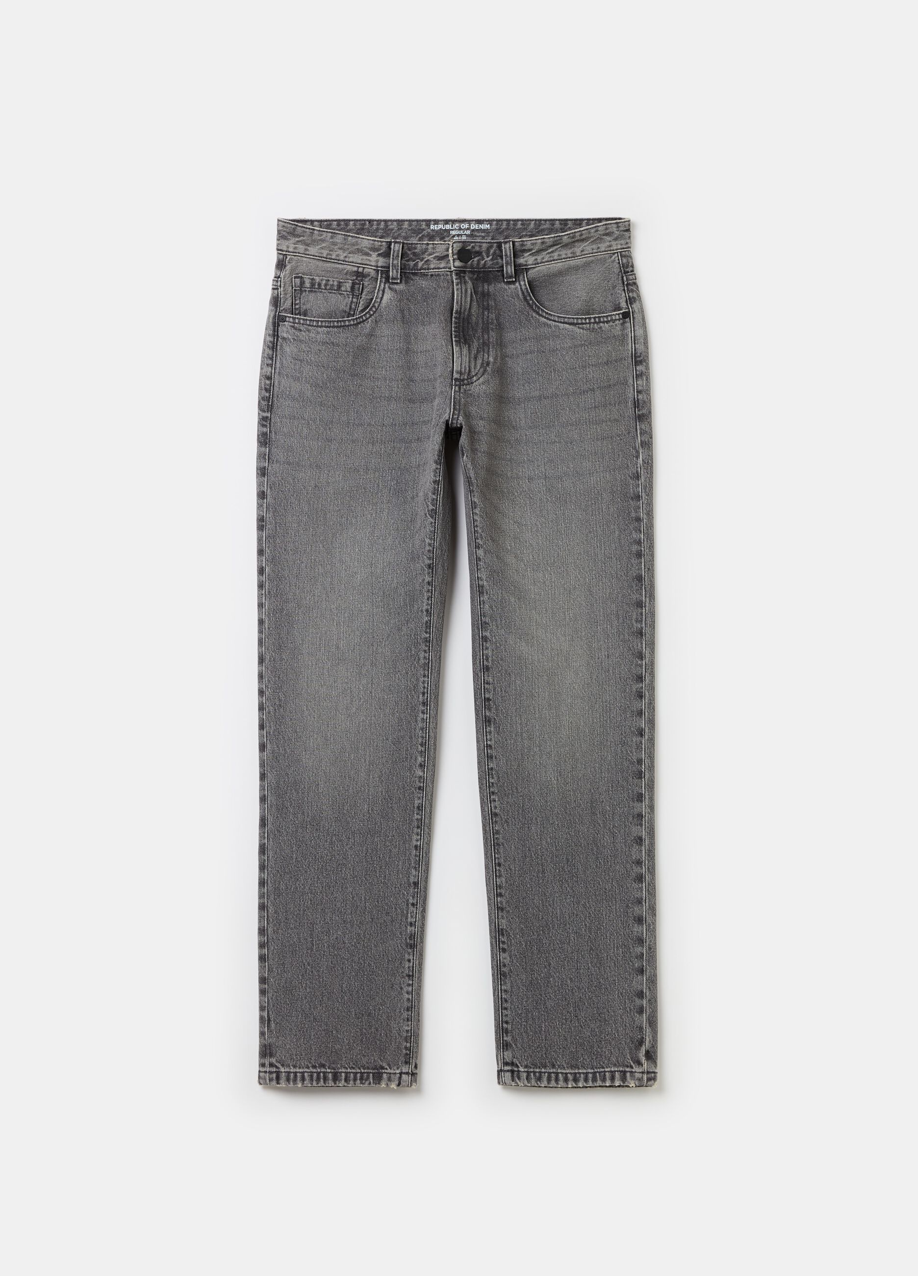 Regular fit jeans with discolouring