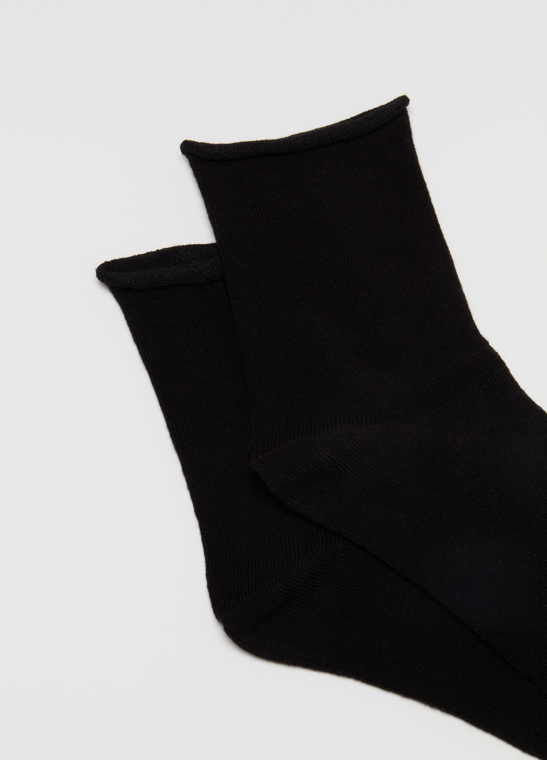 Two-pair pack short socks with rolled edging