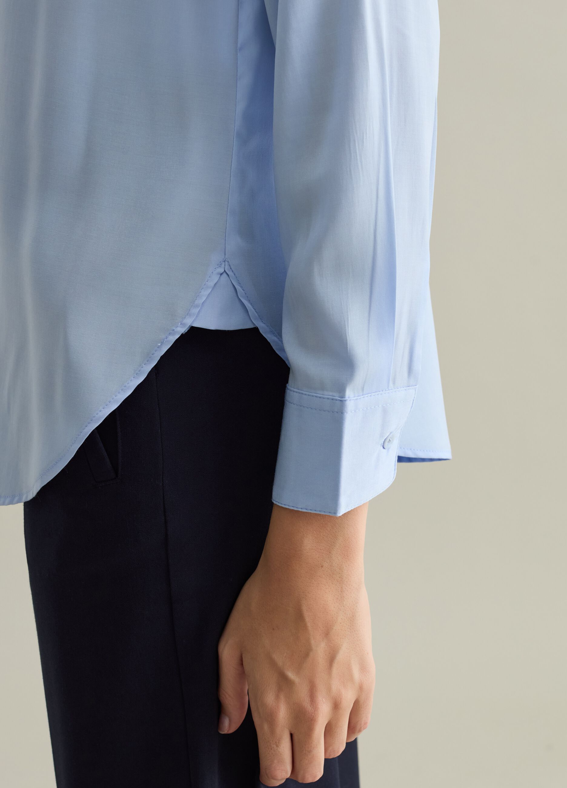 Contemporary shirt in viscose blend