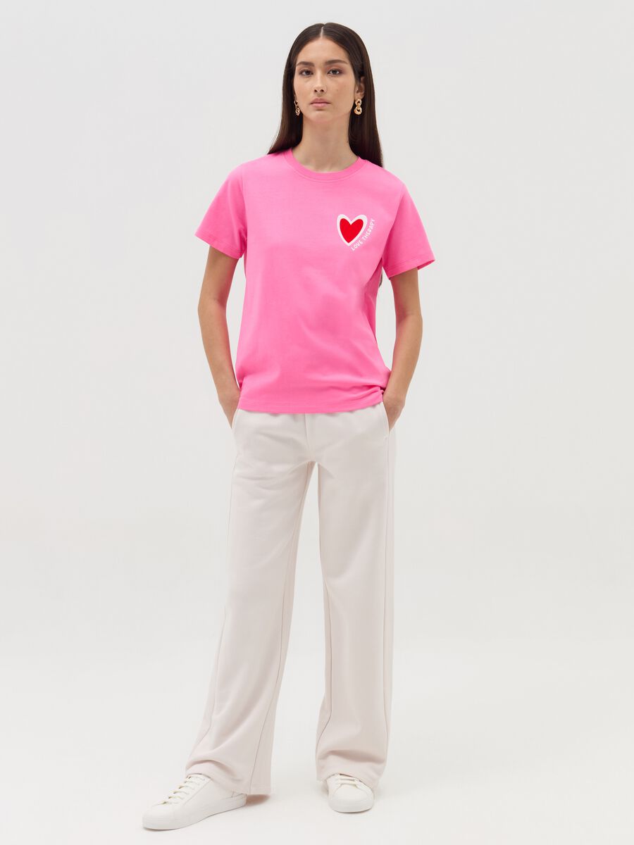 T-shirt con stampa cuore_1