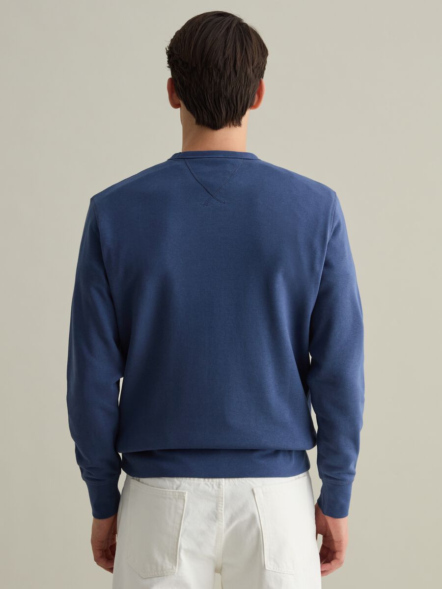 Sweatshirt with round neck and V detail_2