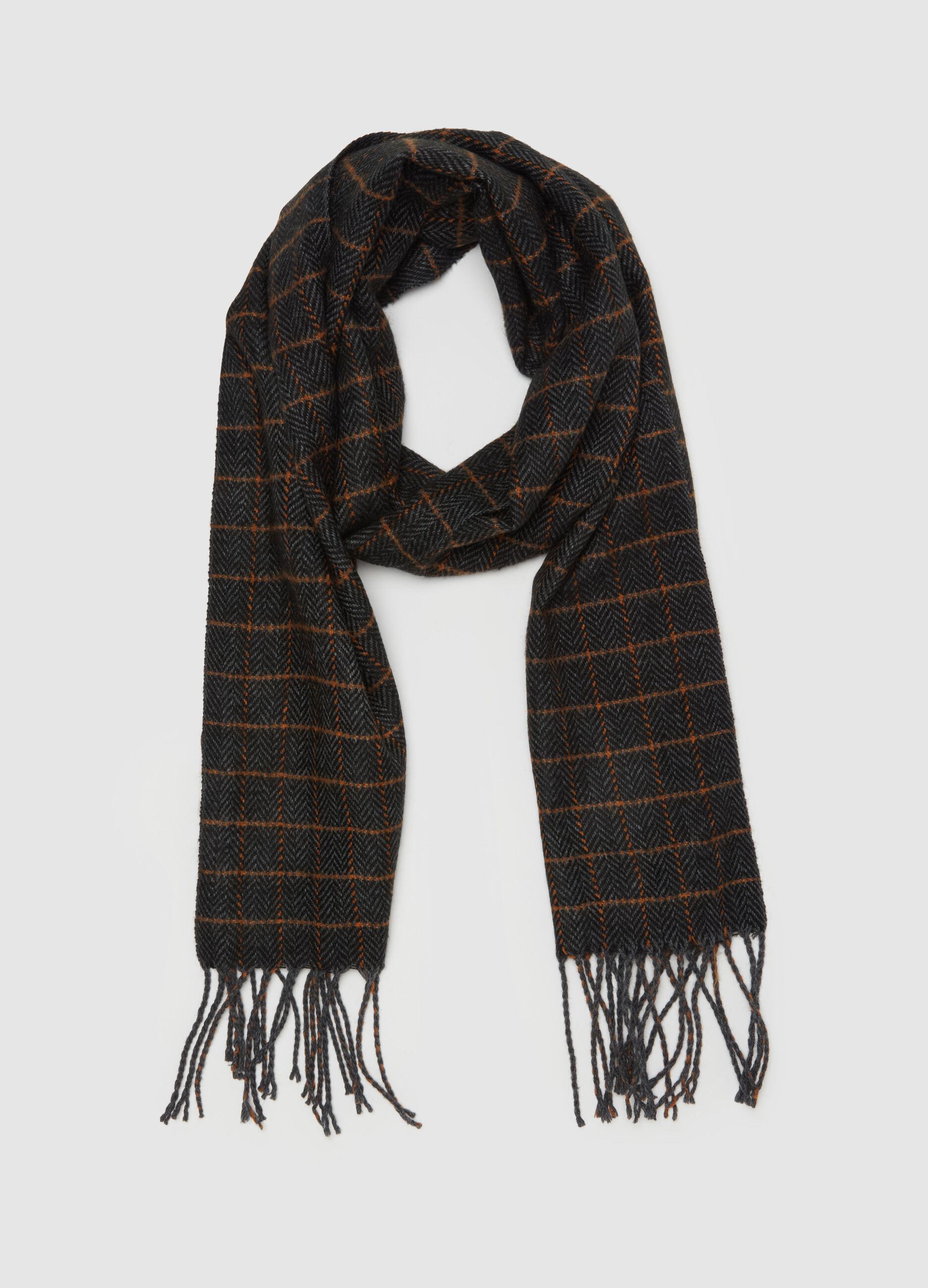 Checked scarf with fringe