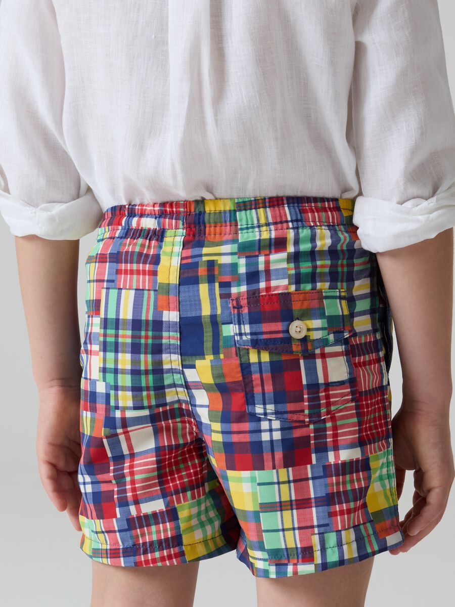 Swimming trunks with drawstring and check print_2